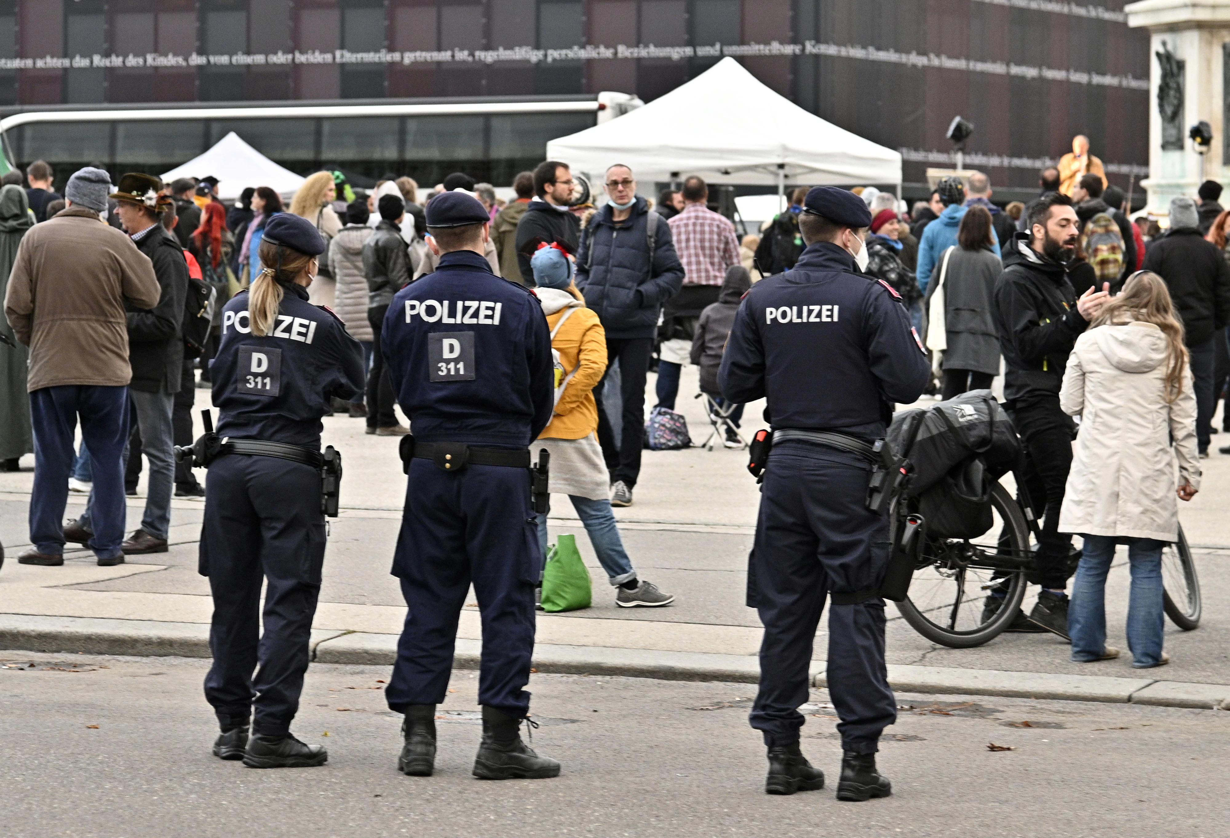 Download von www.picturedesk.com am 03.01.2021 (10:41).  ABD0078_20201031 - WIEN - ÖSTERREICH: Demonstration gegen die Coronamaßnahmen am Samstag, 31. Oktober 2020 in Wien. - FOTO: APA/HANS PUNZ - 20201031_PD4681 - Rechteinfo: Rights Managed (RM)