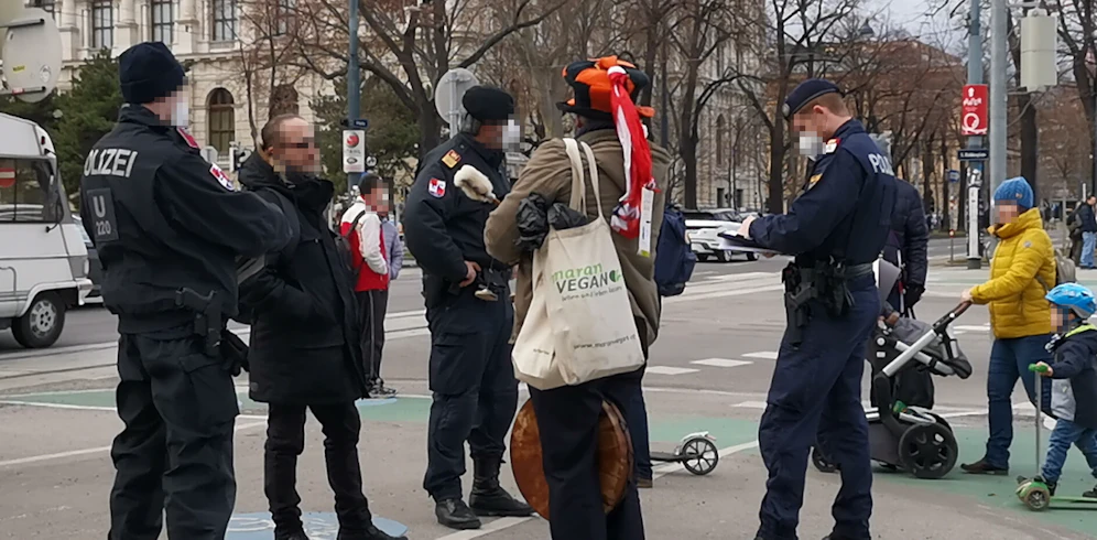 Die Demos am Wochenende waren zwar untersagt, Corona-Leugner zogen trotzdem zu Tausenden durch die Straßen.