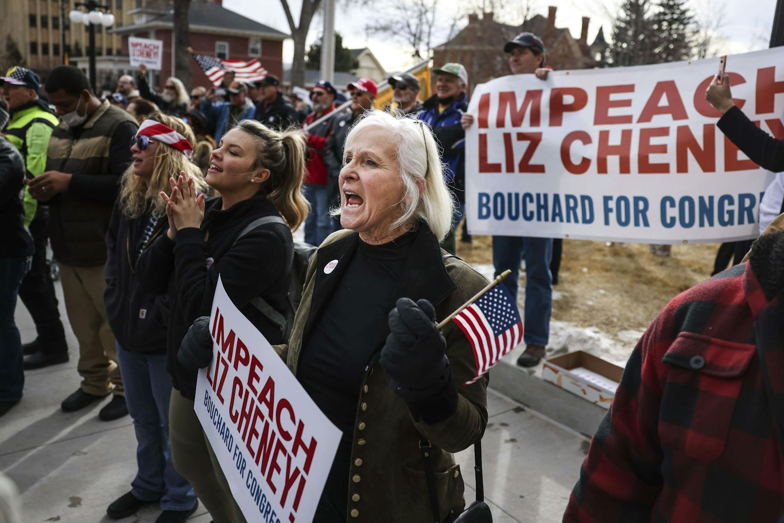 Wut aus dem eigenen Kongresswahlbezirk: Rund 1000 Menschen nahmen am Donnerstag in Cheyenne, Wyoming an einer Kundgebung gegen Liz Cheney teil.