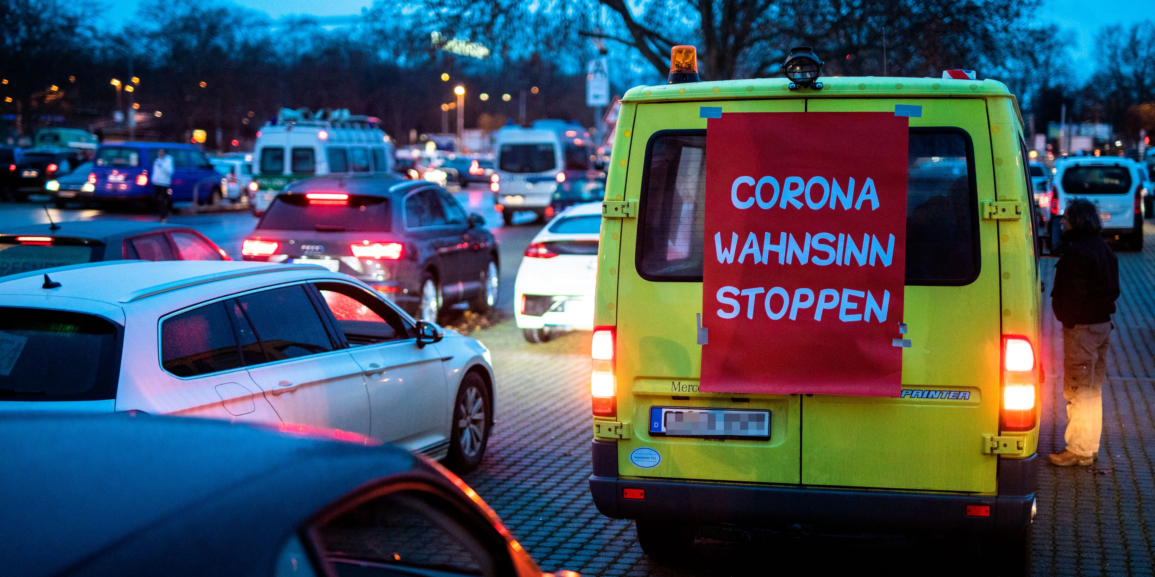 Solch einen Corona-Korso gab es bereits am Mittwoch in Stuttgart