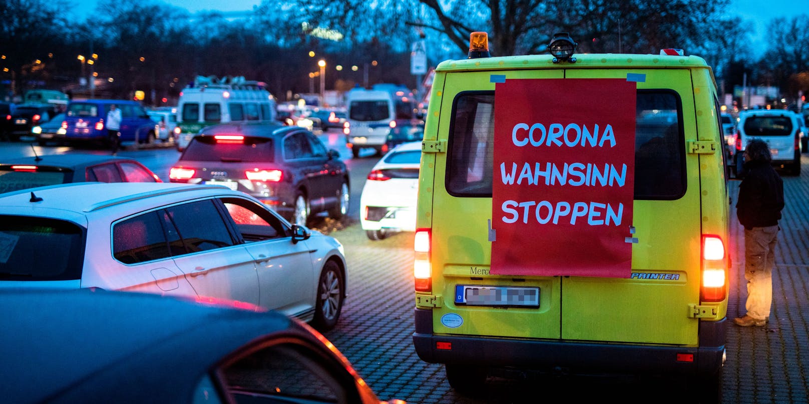 Solch einen Corona-Korso gab es bereits am Mittwoch in Stuttgart