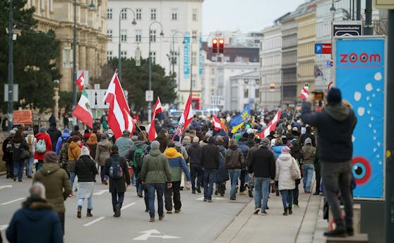 Die Corona-Demo fand ohne Masken und Abstand statt.