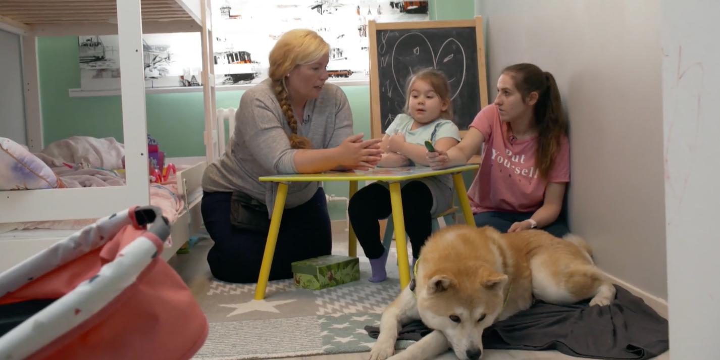 "Train your baby like a dog": Hundetrainerin Aurea Verebes versucht das vierjährige Problem-Kind Ayla wie einen Hund zu erziehen.
