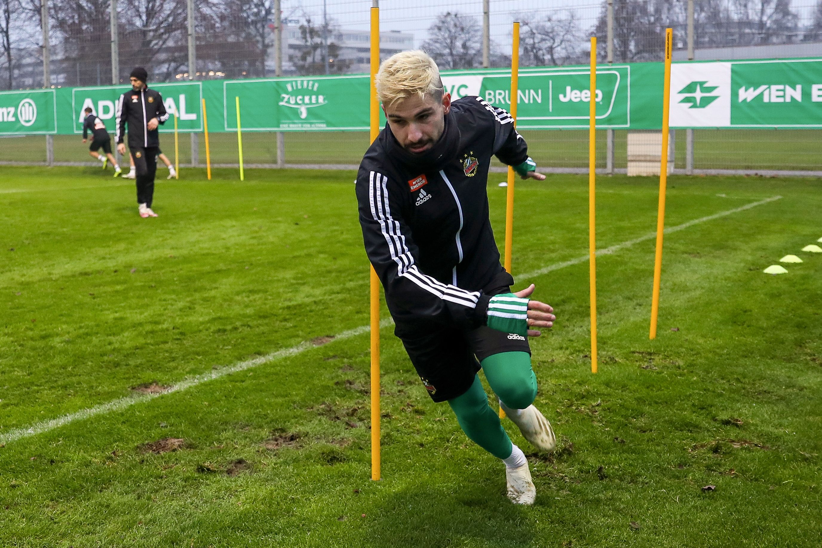 Fountas erblondet beim ersten Rapid-Training