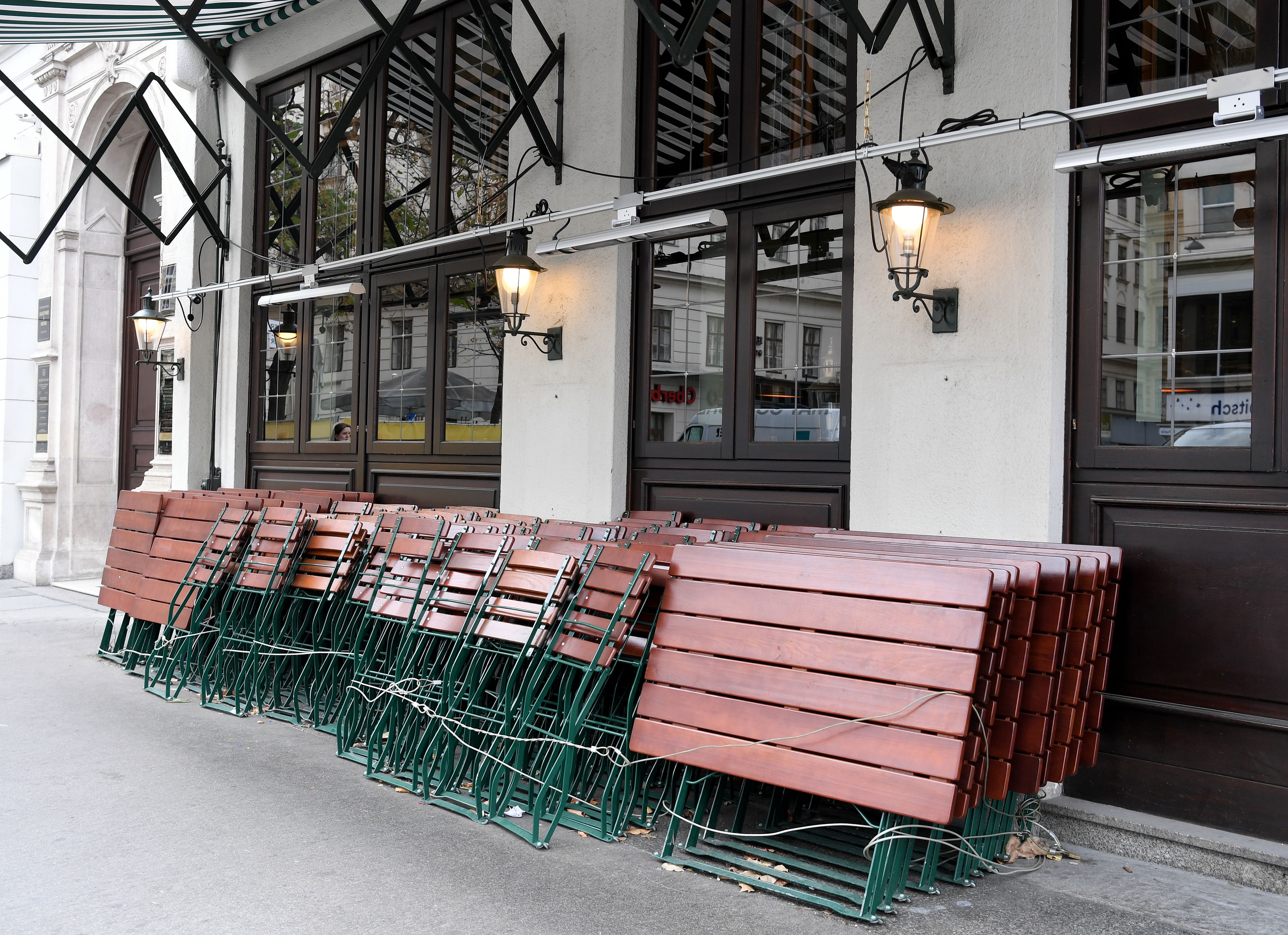 Der Lockdown in Österreich wird um eine Woche verlängert. Das sogenannte Freitesten ist gescheitert.