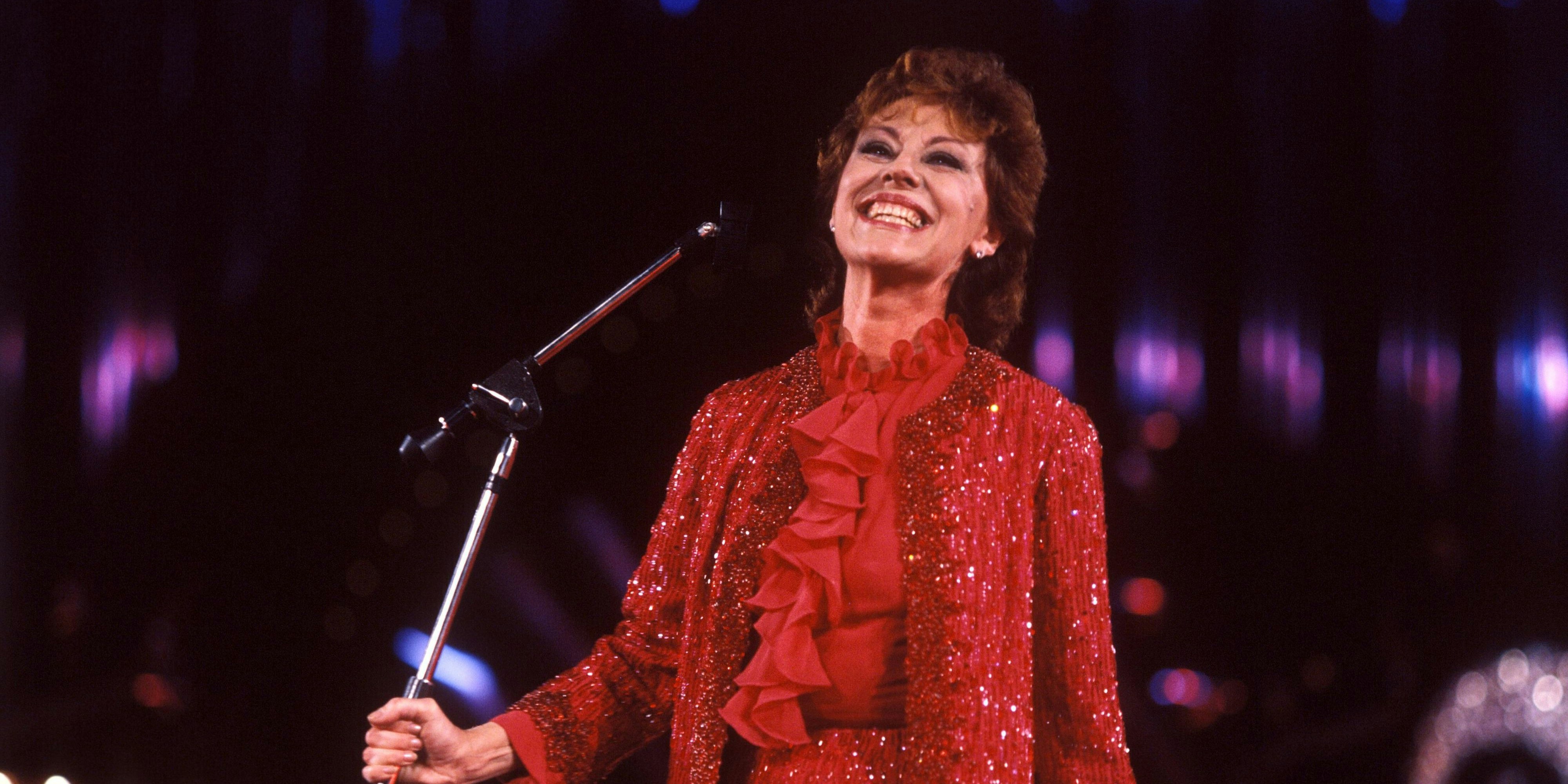  Sängerin Caterina Valente FRA anlässlich eines Auftritts in -Ein Kessel Buntes- im Palast der Republik