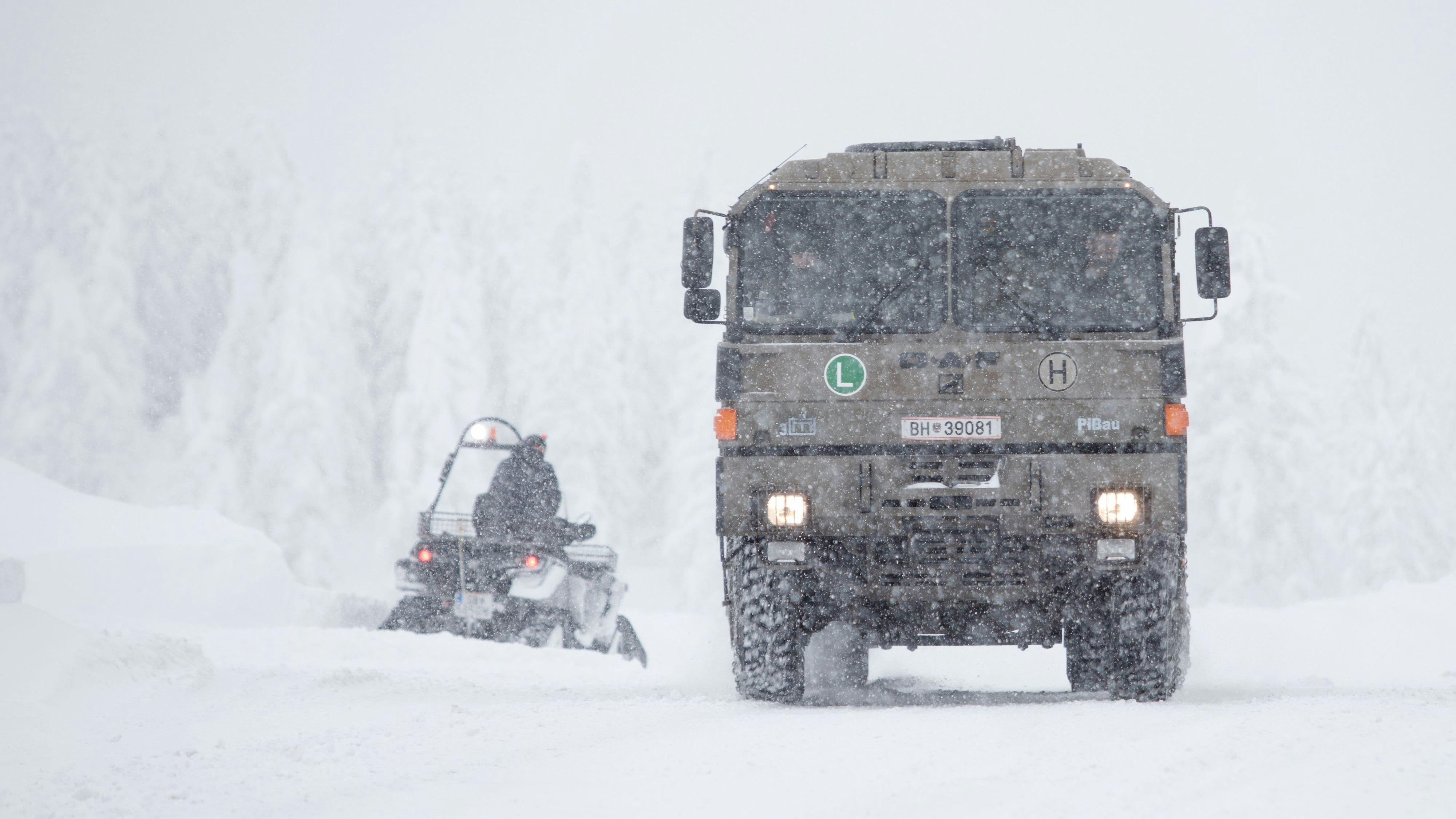 Im Kampf gegen die Schneemassen setzt man in Kärnten nun sogar auf die Unterstützung des Bundesheeres. Archivbild.