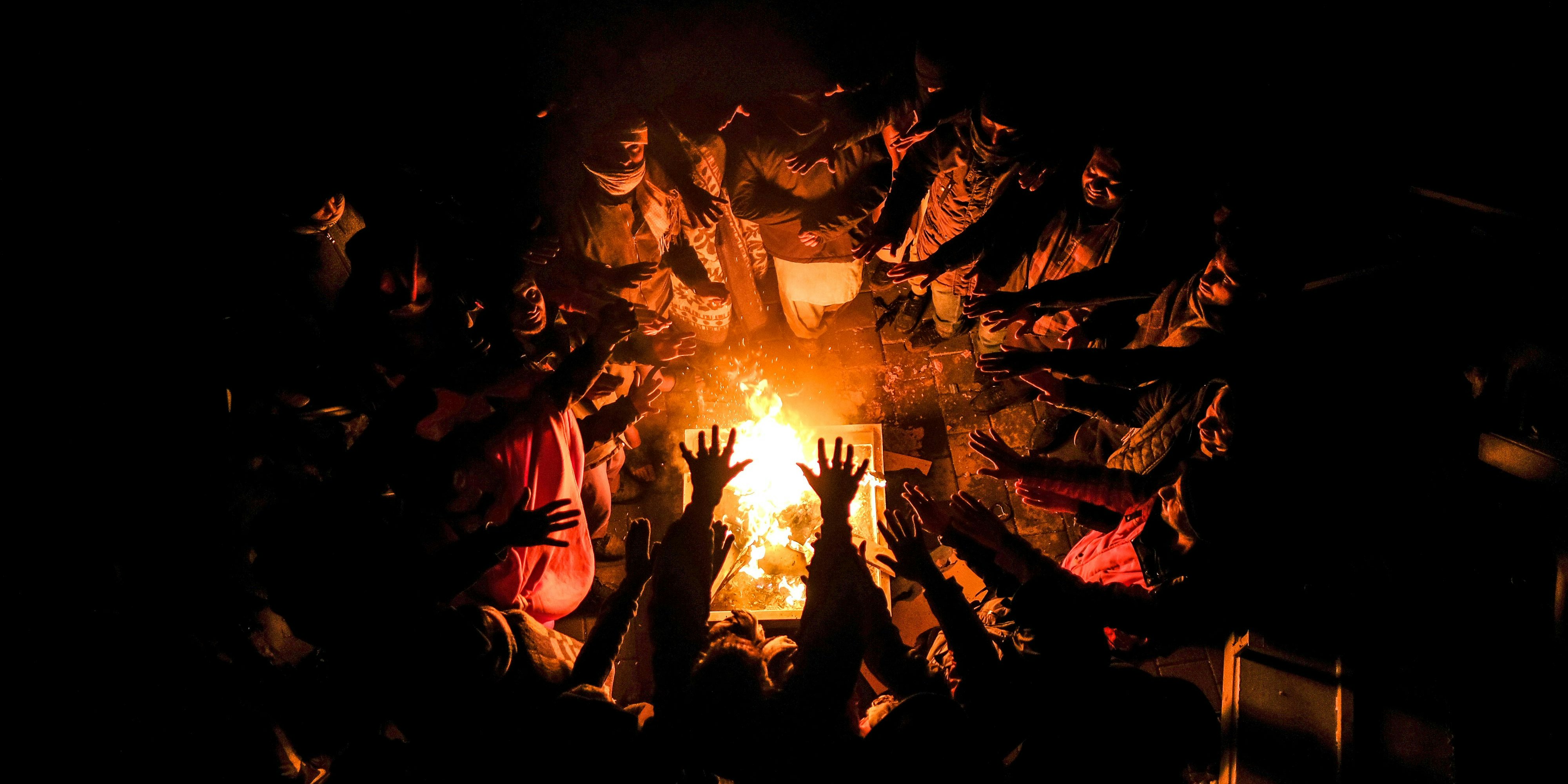 Die Migranten leben ohne Strom, Heizung und fließend Wasser. 
