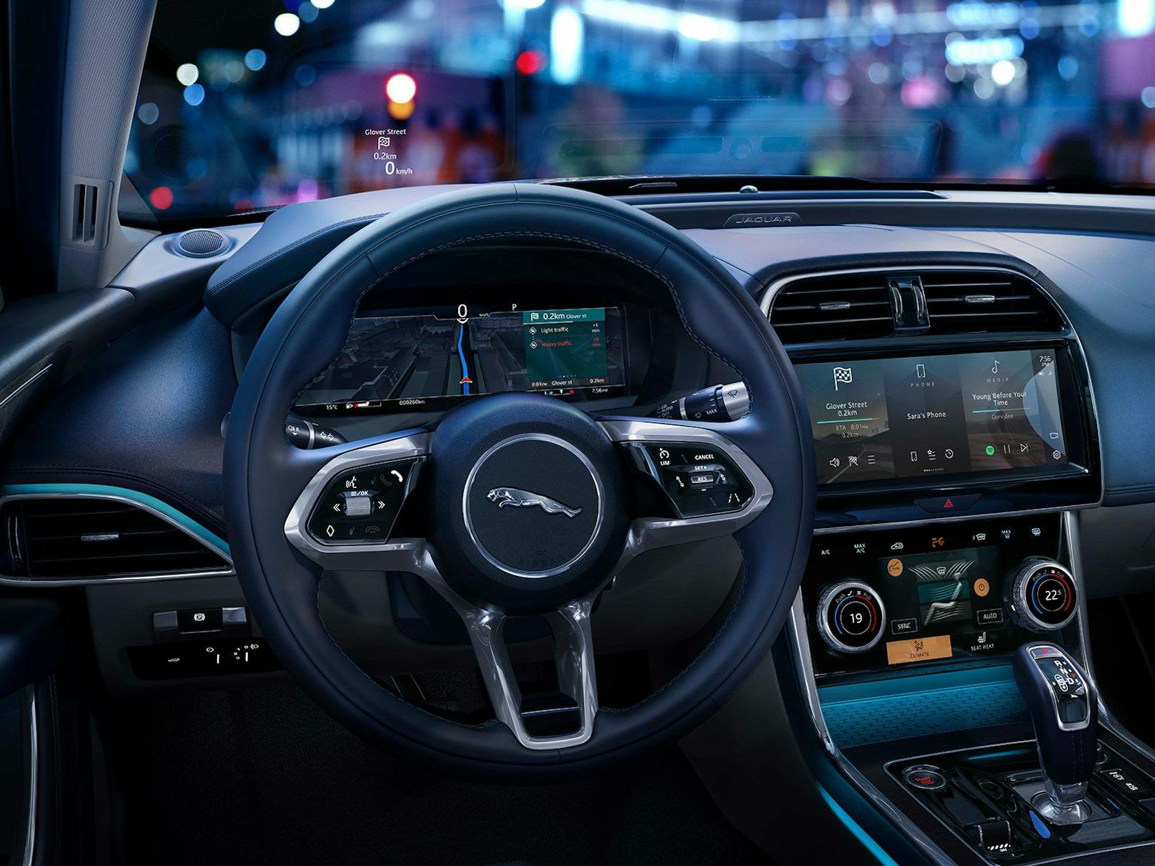 Modernes Cockpit mit Digitaltacho und Touchscreen