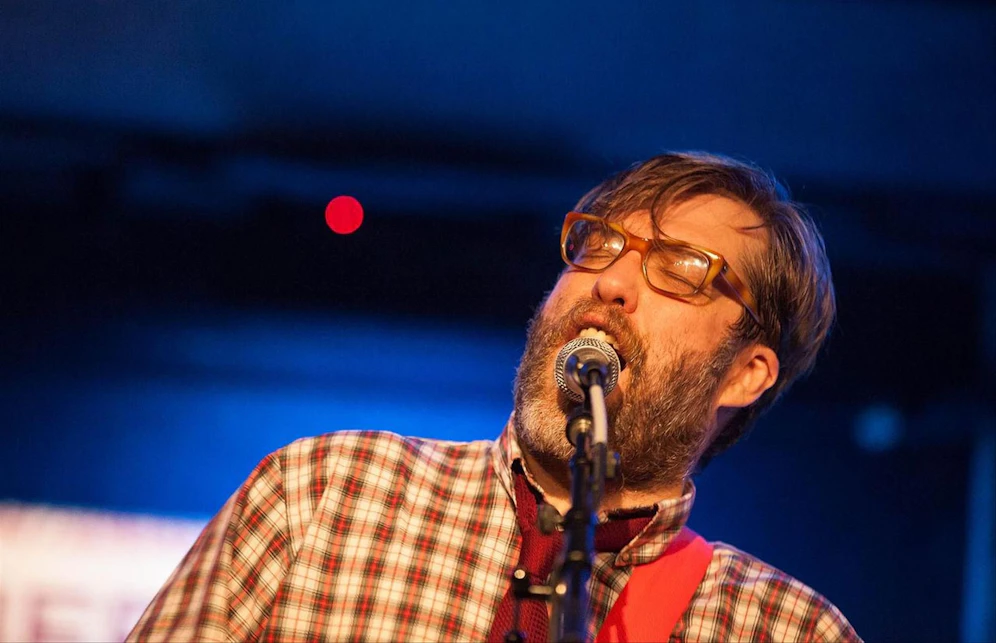 Musiker und Podcast-Moderator John Roderick berichtete auf Twitter, wie er seiner neunjährigen Tochter eine wichtige Lektion fürs Leben mitgegeben habe.