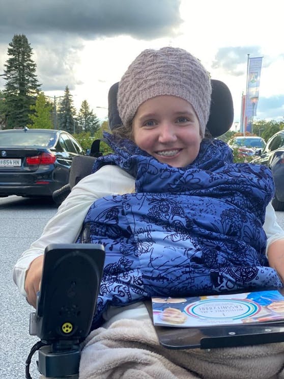 Nicola (14) muss behandelt werden