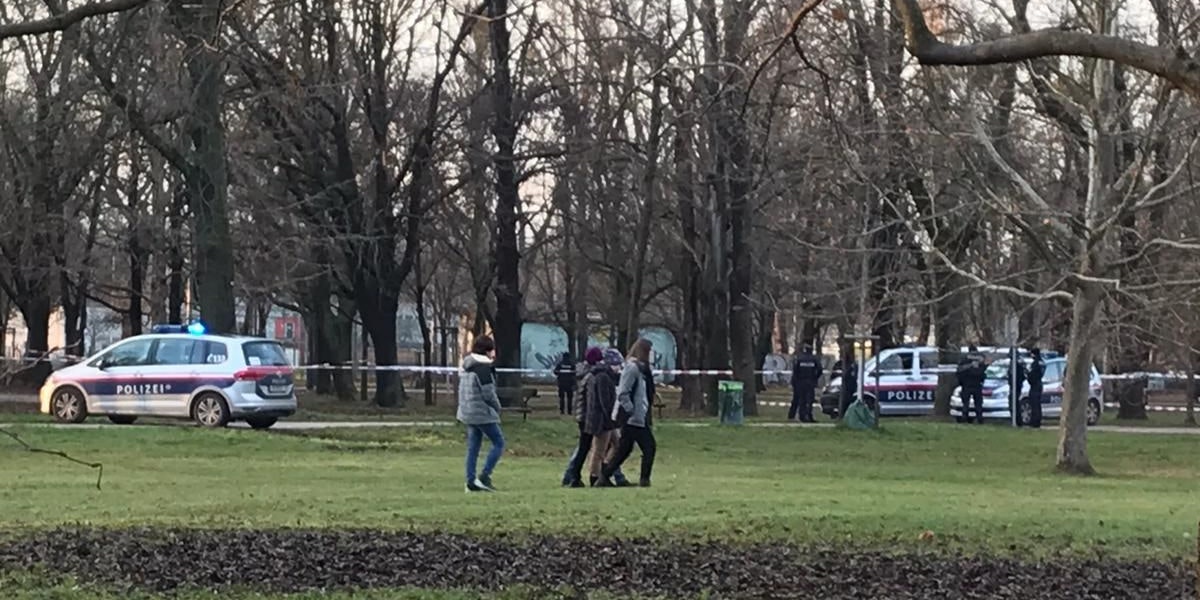 Die Wiener Polizei sicherte den Auffindungsort eines Kriegsrelikt ab.