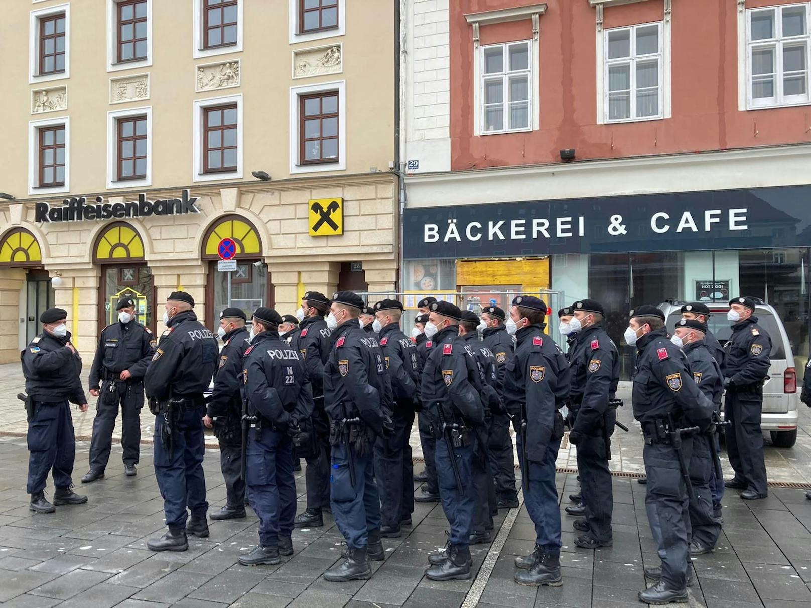 Bilder von der Demonstration und dem Polizei-Einsatz in Wr. Neustadt. 