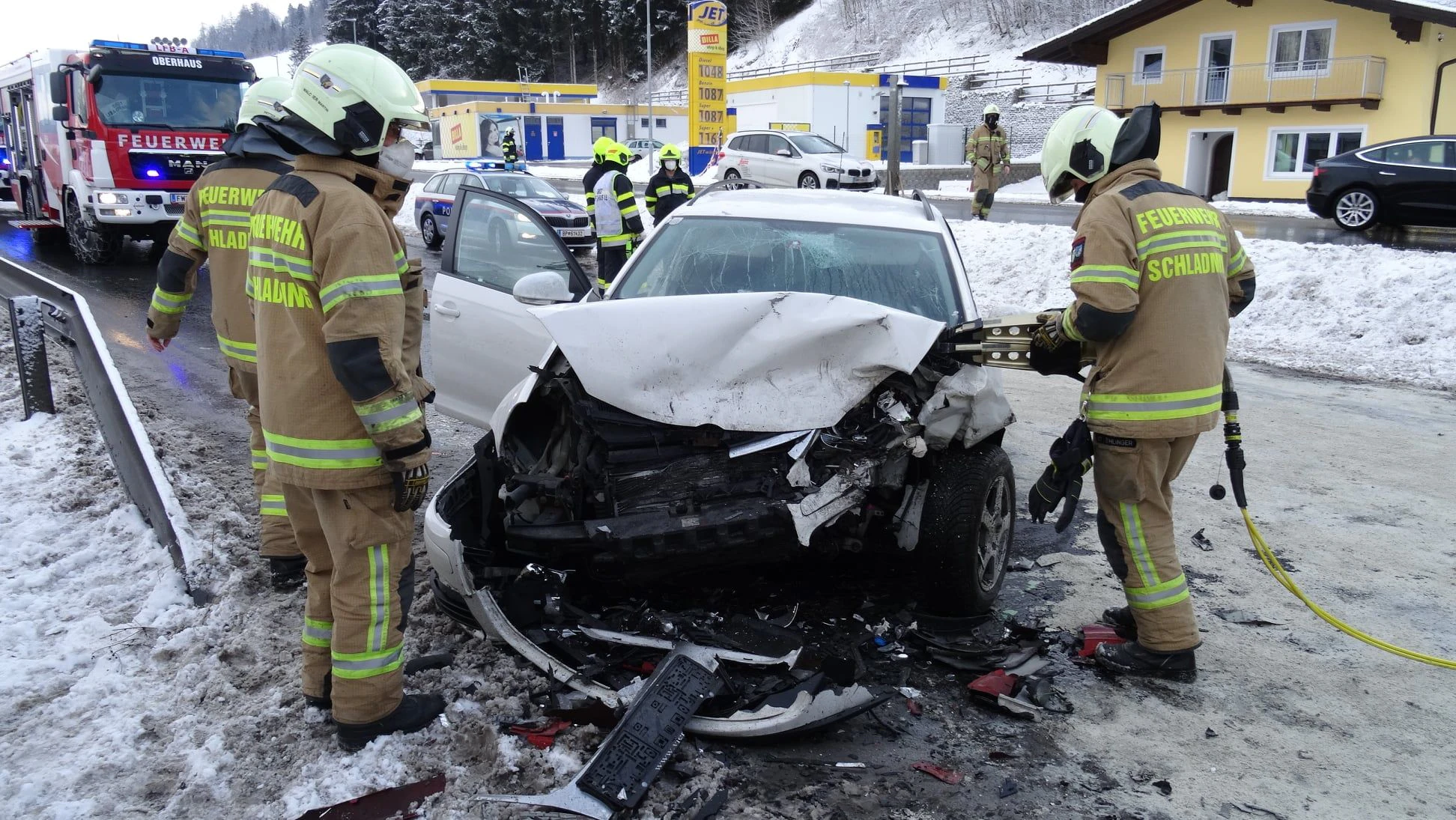 Isgesamt wurden bei dem Crash fünf Personen verletzt.