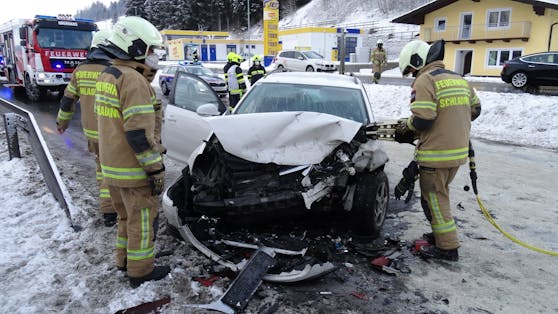 Insgesamt wurden bei dem Crash fünf Personen verletzt.