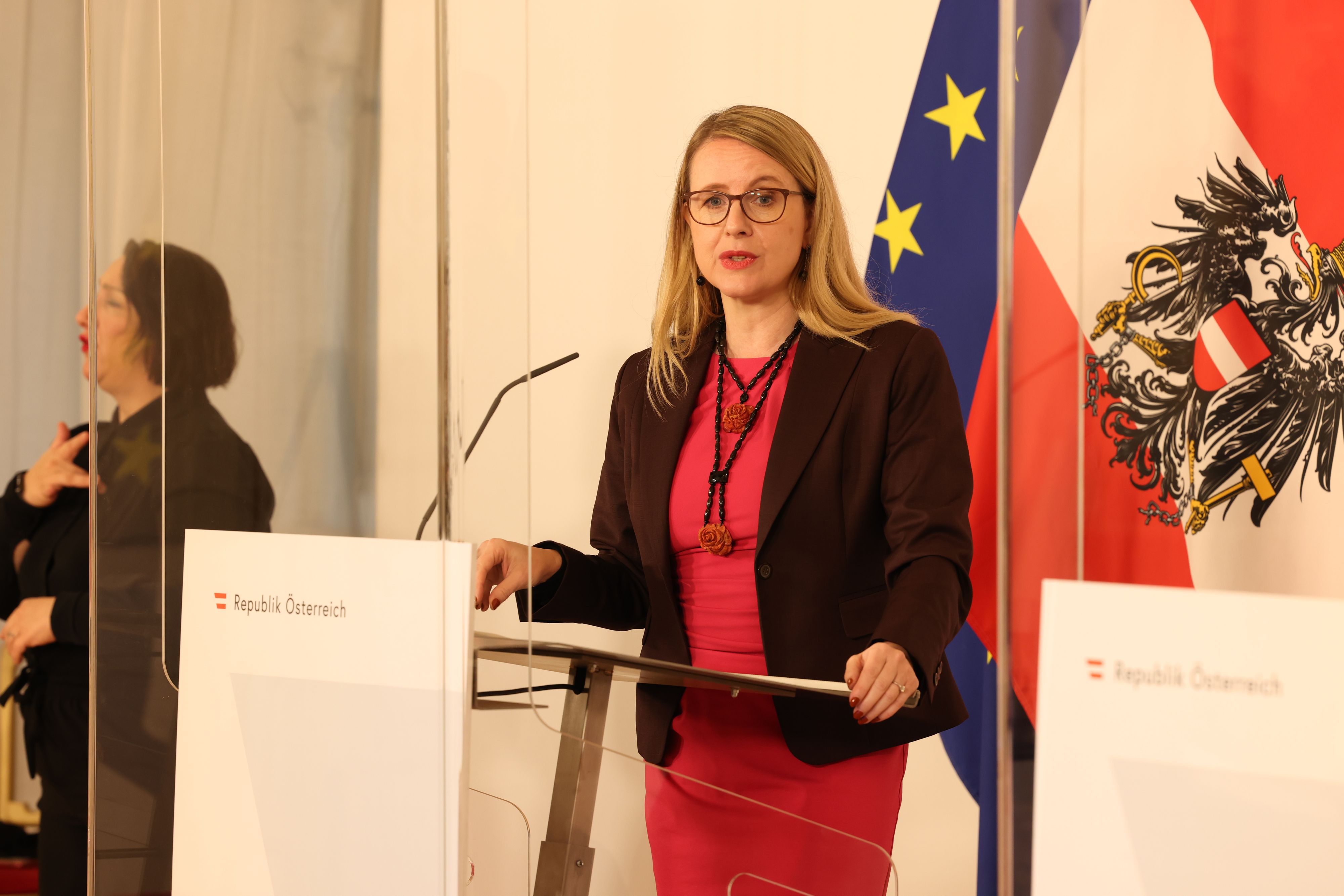 Wirtschaftsministerin Margarete Schramböck will den 