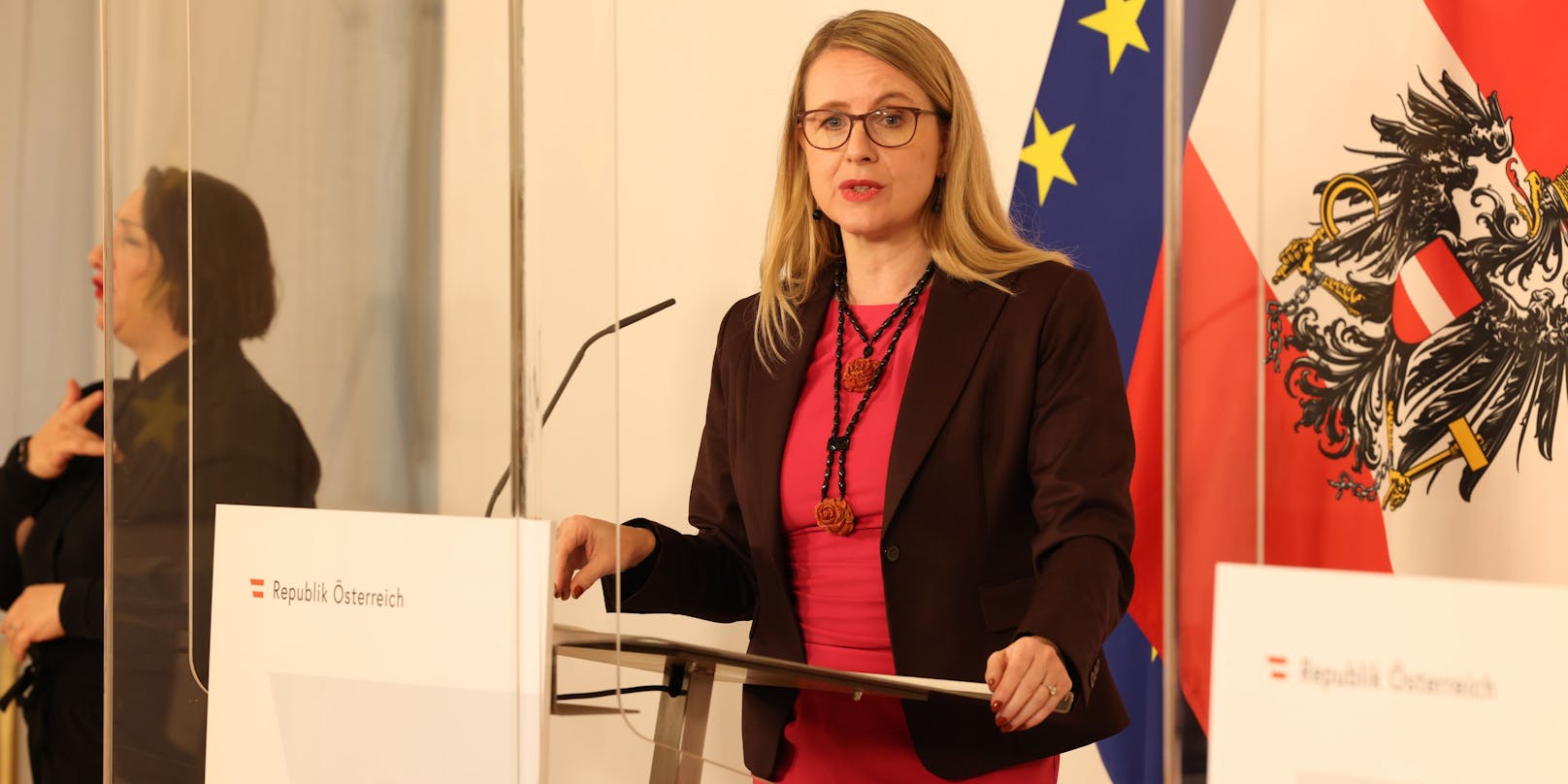 Wirtschaftsministerin Margarete Schramböck will den "Eintrittstest"