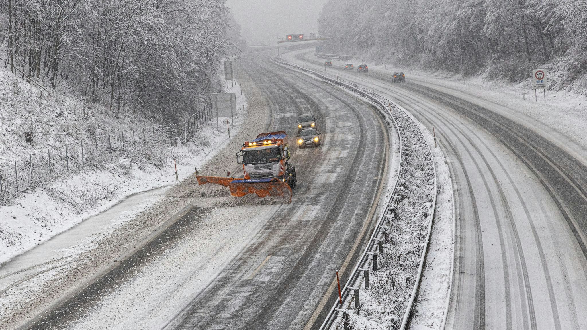 Schnee Österreich Schneepflug Symbol