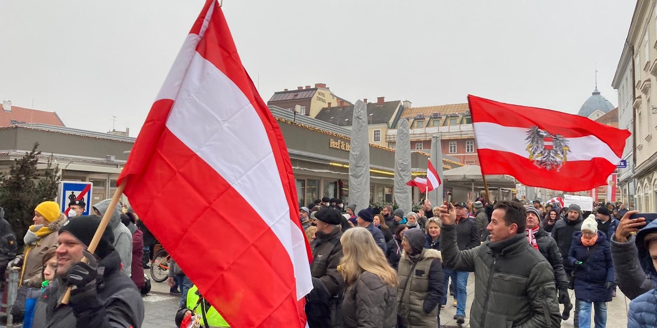 2.000 Menschen, Festnahmen bei Corona-Demo in Neustadt ...
