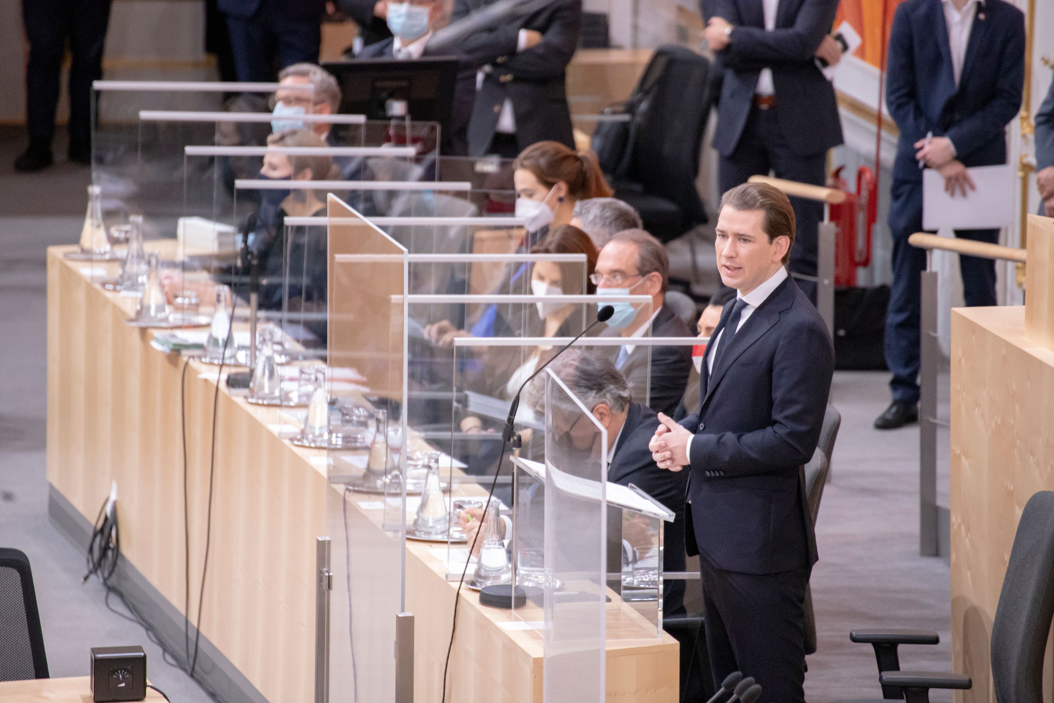 Bundeskanzler Sebastian Kurz (ÖVP) im Nationalrat. Offenbar gibt es Drohungen gegen die Demokratie.