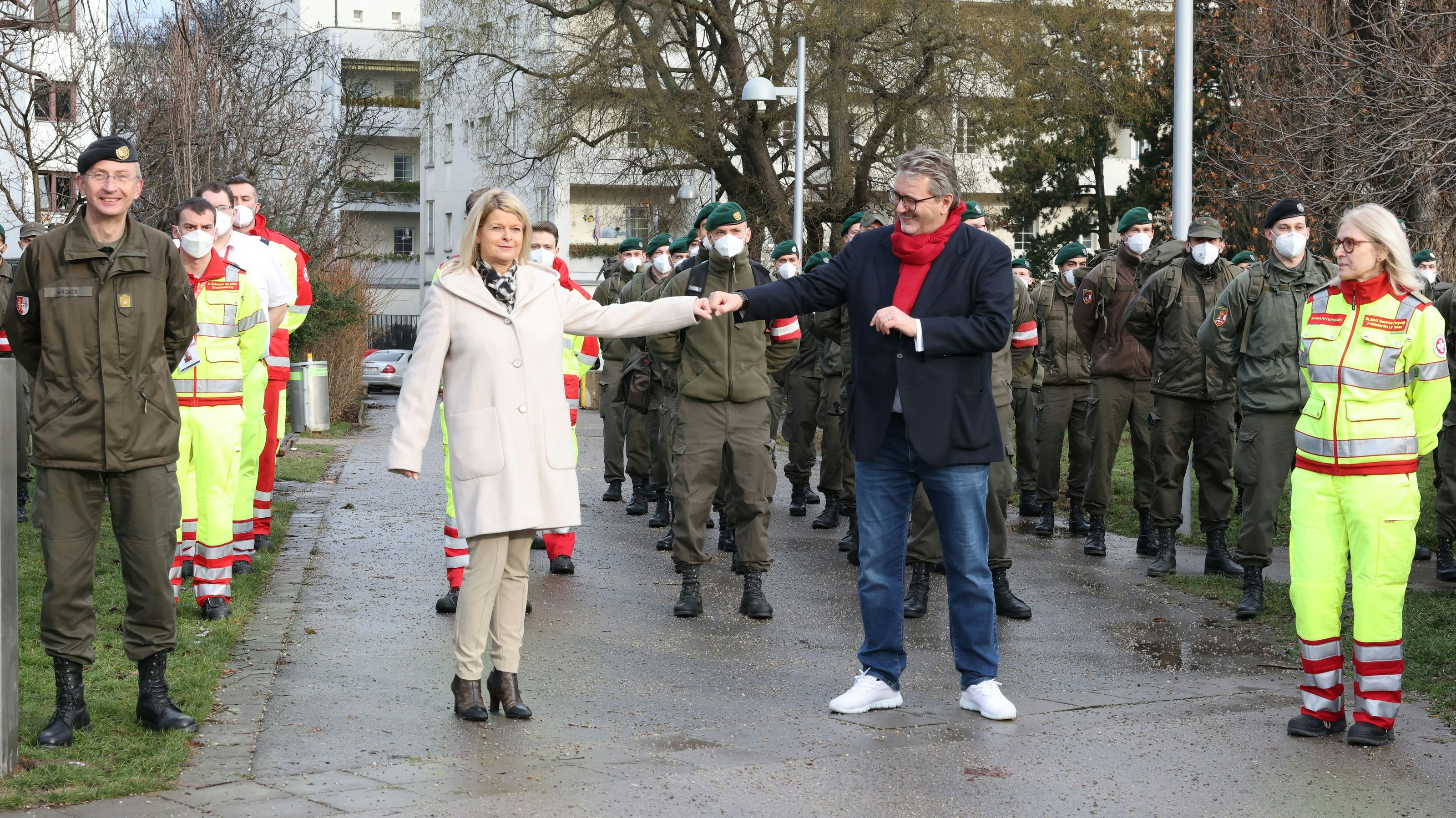 Alleine in der Stadthalle Wien stehen 500 Milizsoldaten im EInsatz.