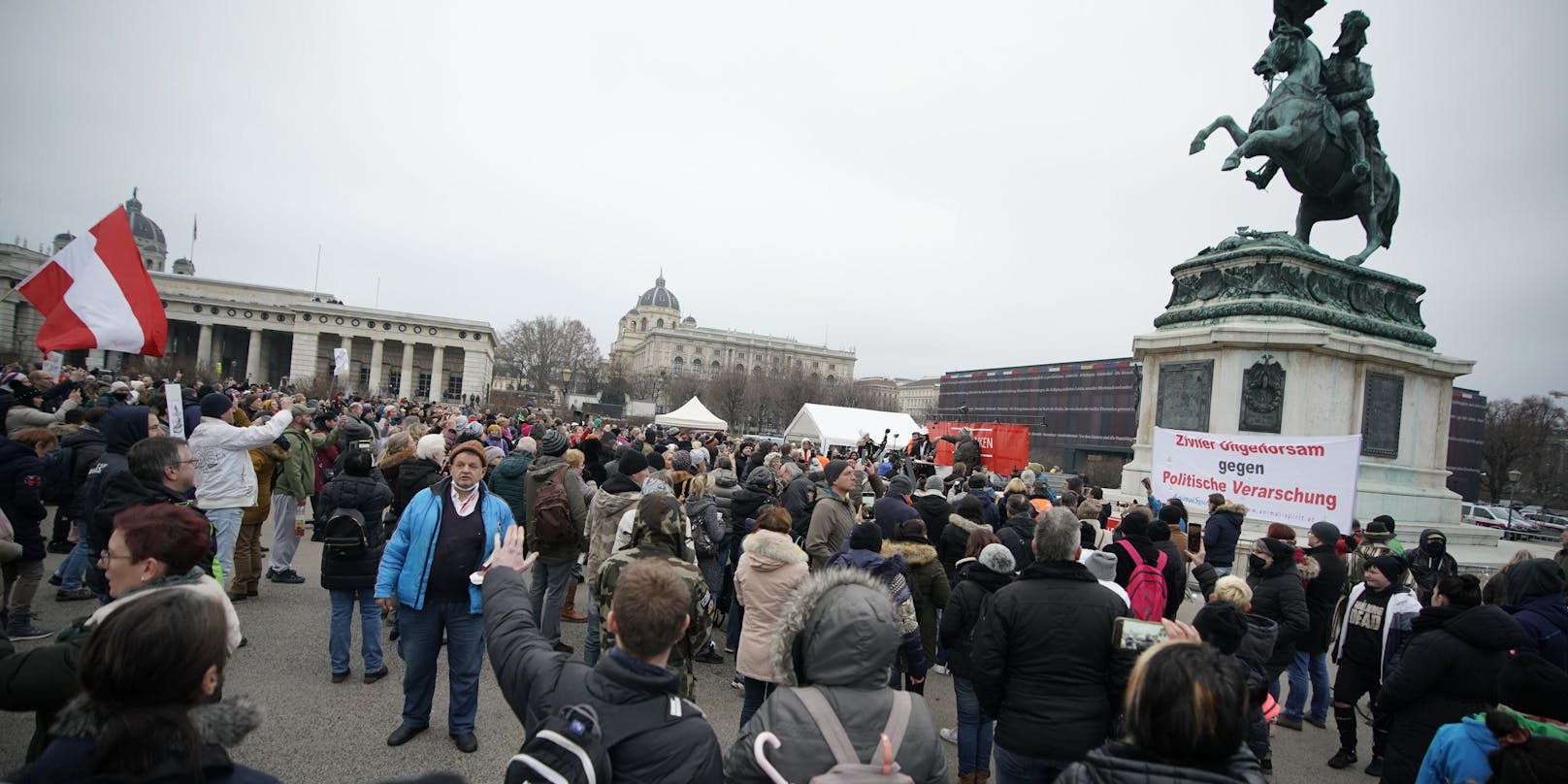 Anti-Corona-Aktivisten am Wiener Heldenplatz (Symbolbild)
