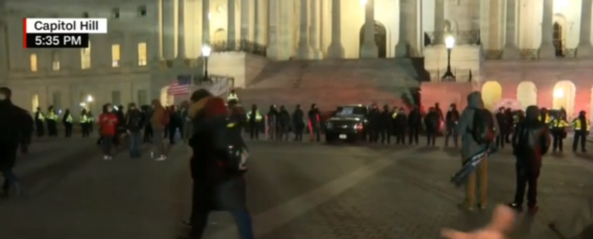 Nach fast vierstündigen Unruhen ist die gewaltsame Besetzung des US-Kapitols in Washington nach offiziellen Angaben beendet.