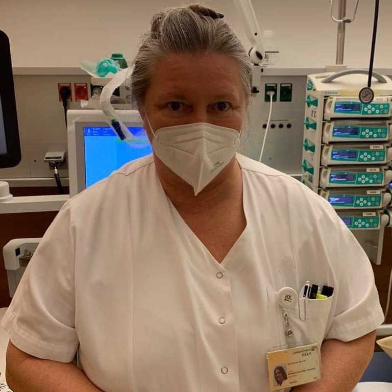 Die Ärztin Margit Mycz klärt über ihre Erfahrung mit der Corona-Spritze auf.