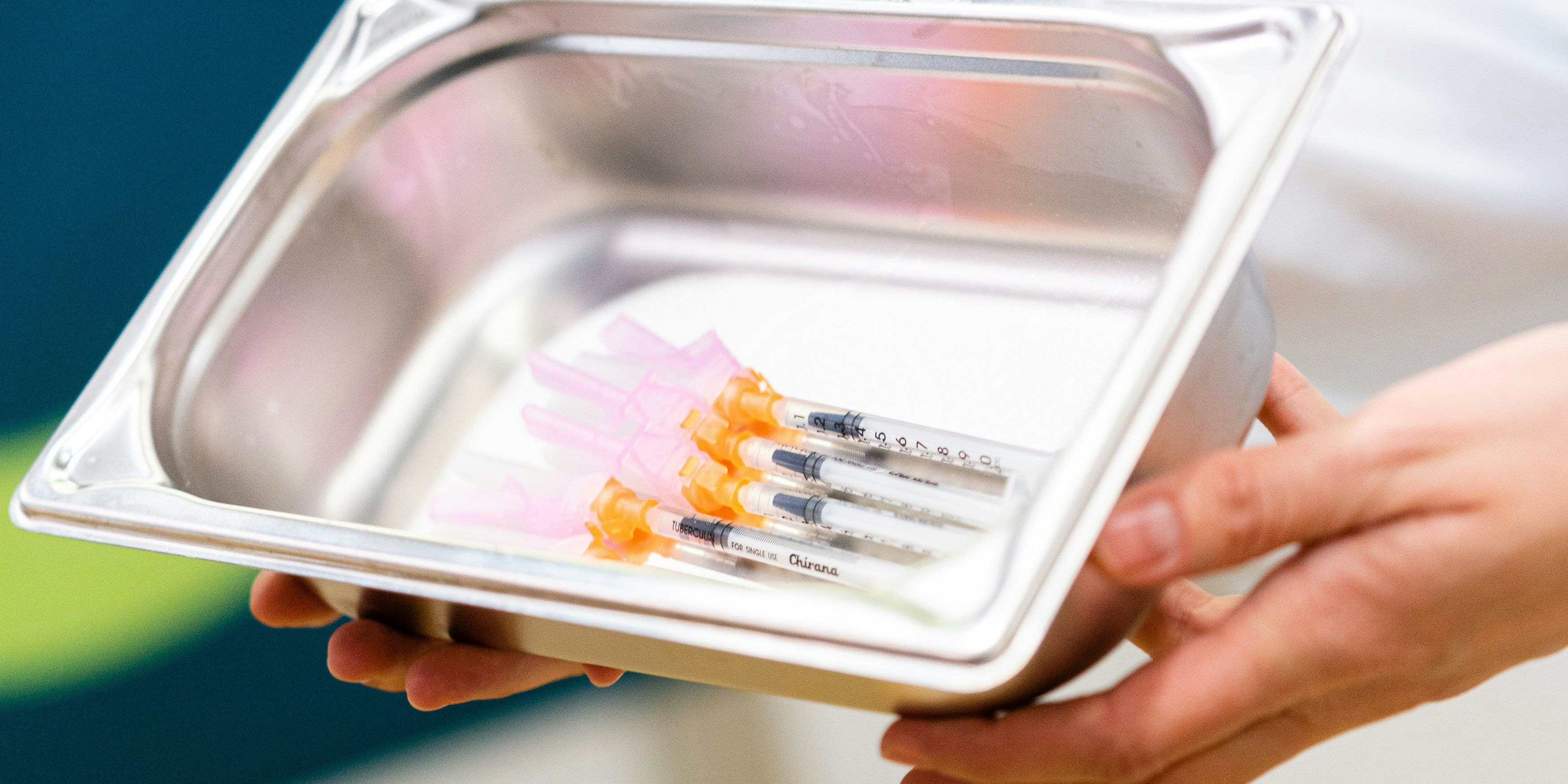 Start der Impfungen in den Wiener COVID-Stationen, im Bild Spritzen für den COVID-19 Impfstoff.