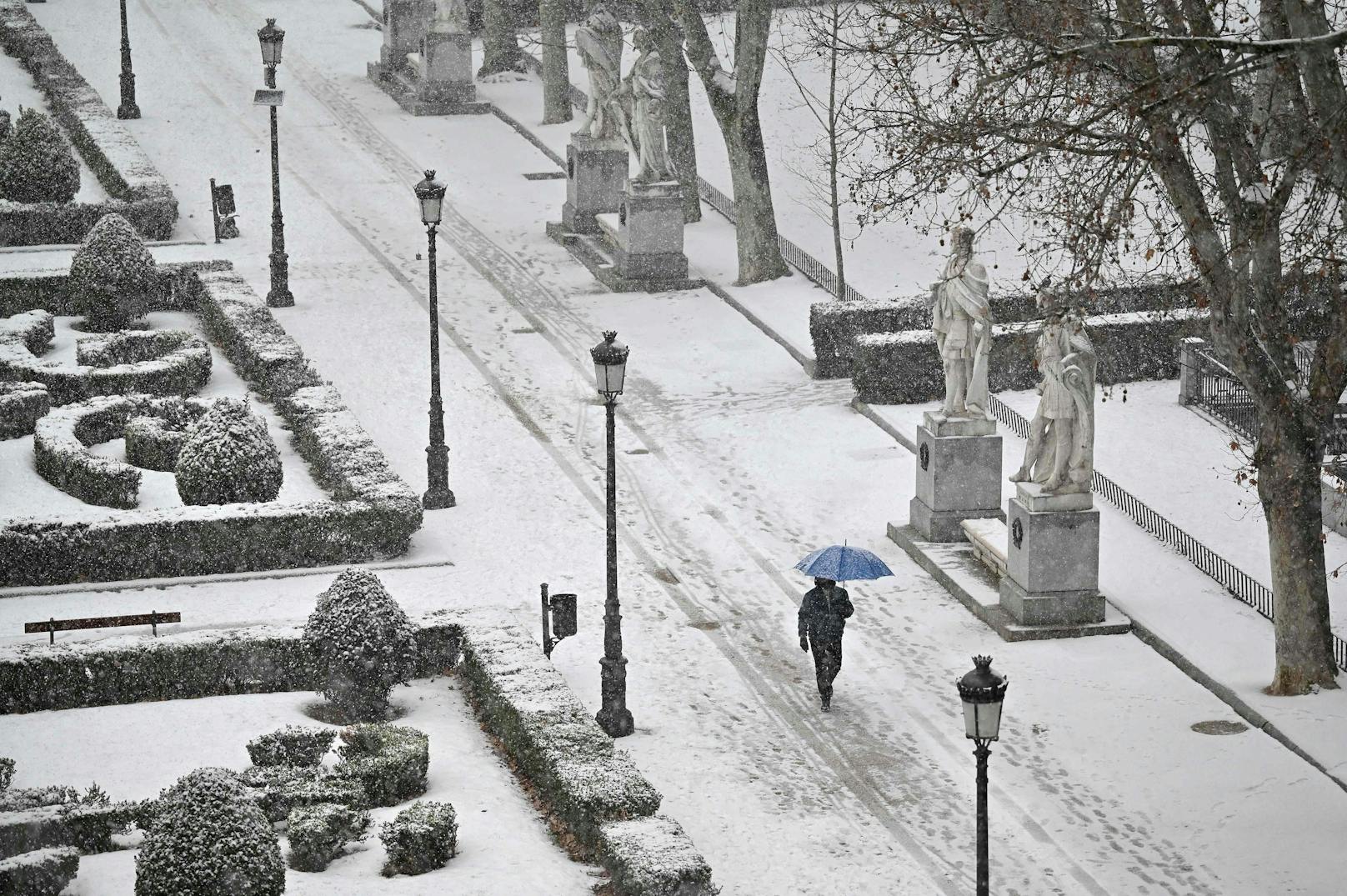 Erstmals seit 2007 haben Behörden daher die höchste Schnee-Warnstufe ausgerufen.&nbsp;