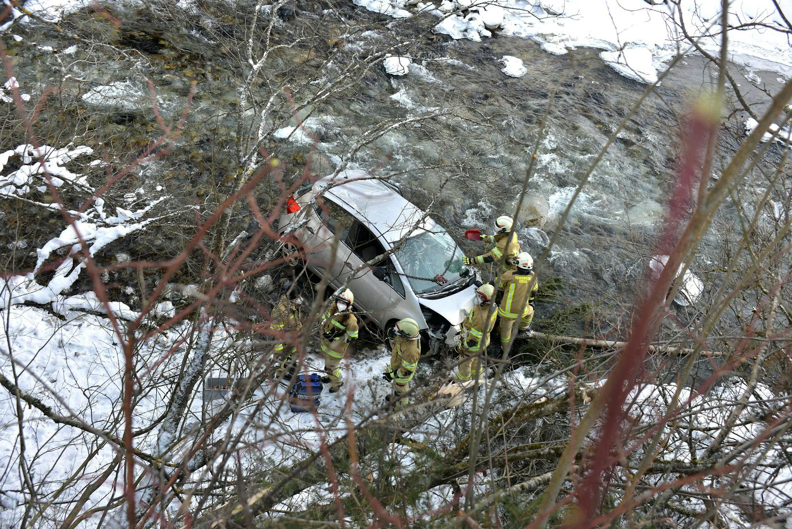 Am Freitag (8. Jänner 2021) stürzte ein Pkw in Steeg in den Lech.&nbsp;