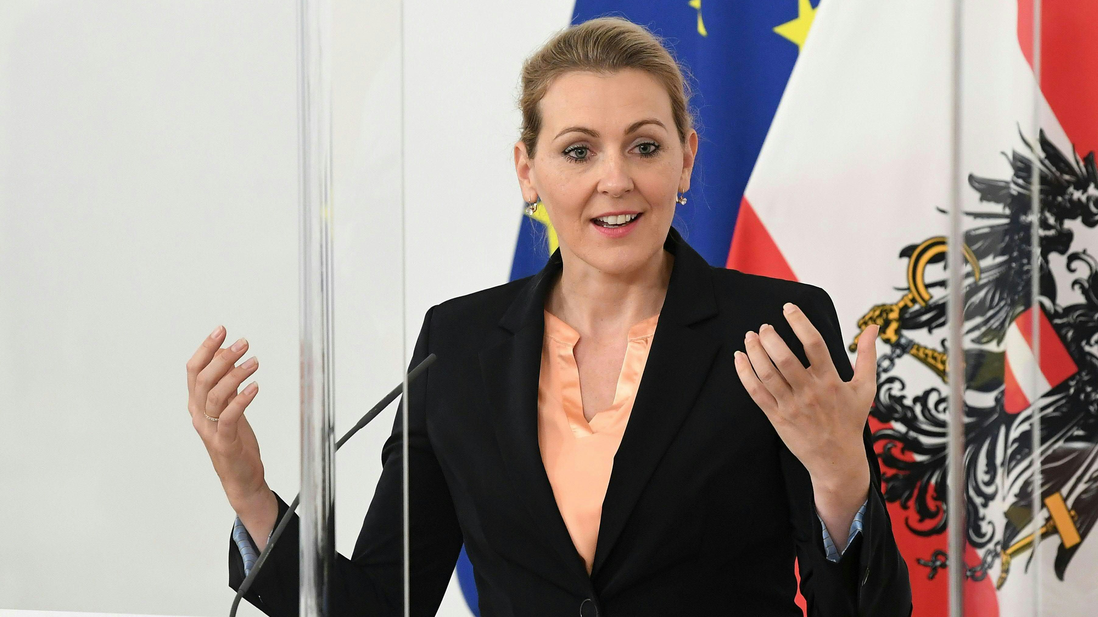 Arbeitsministerin Christine Aschbacher