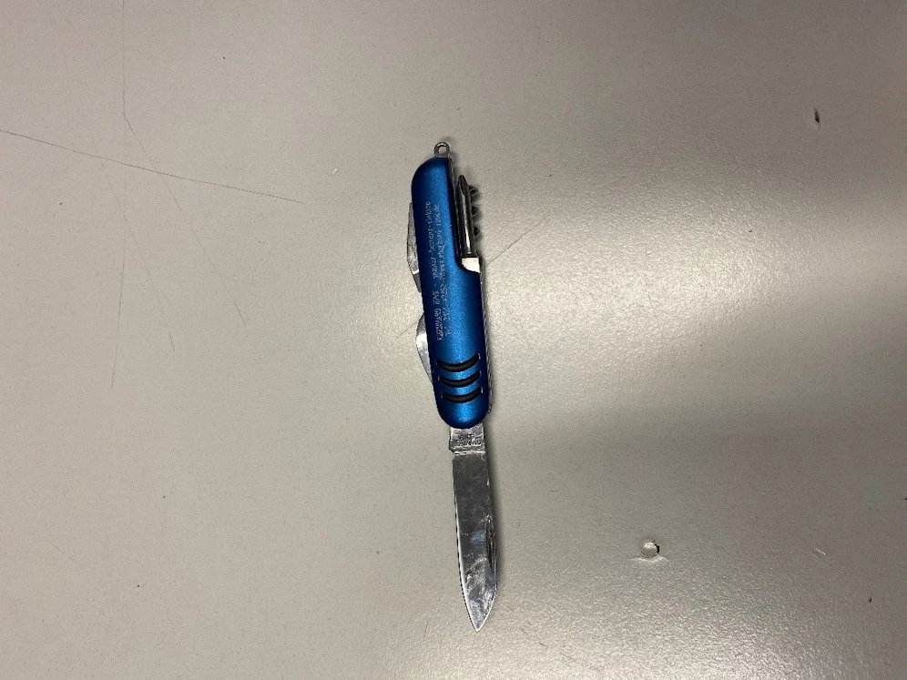 Mit diesem Messer wurde der Bankangestellte bedroht.