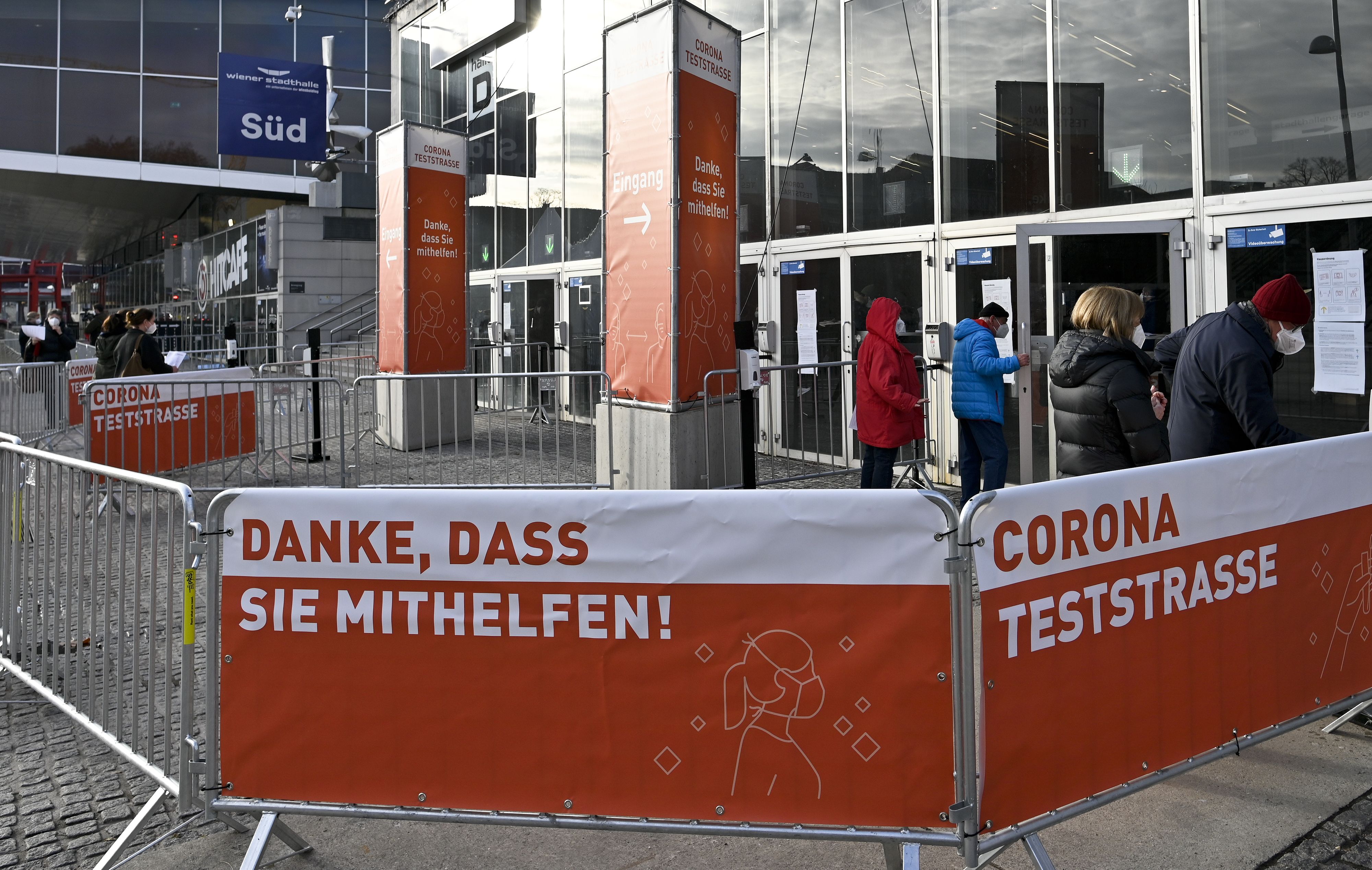 Vor der Stadthalle war am Freitag recht wenig los