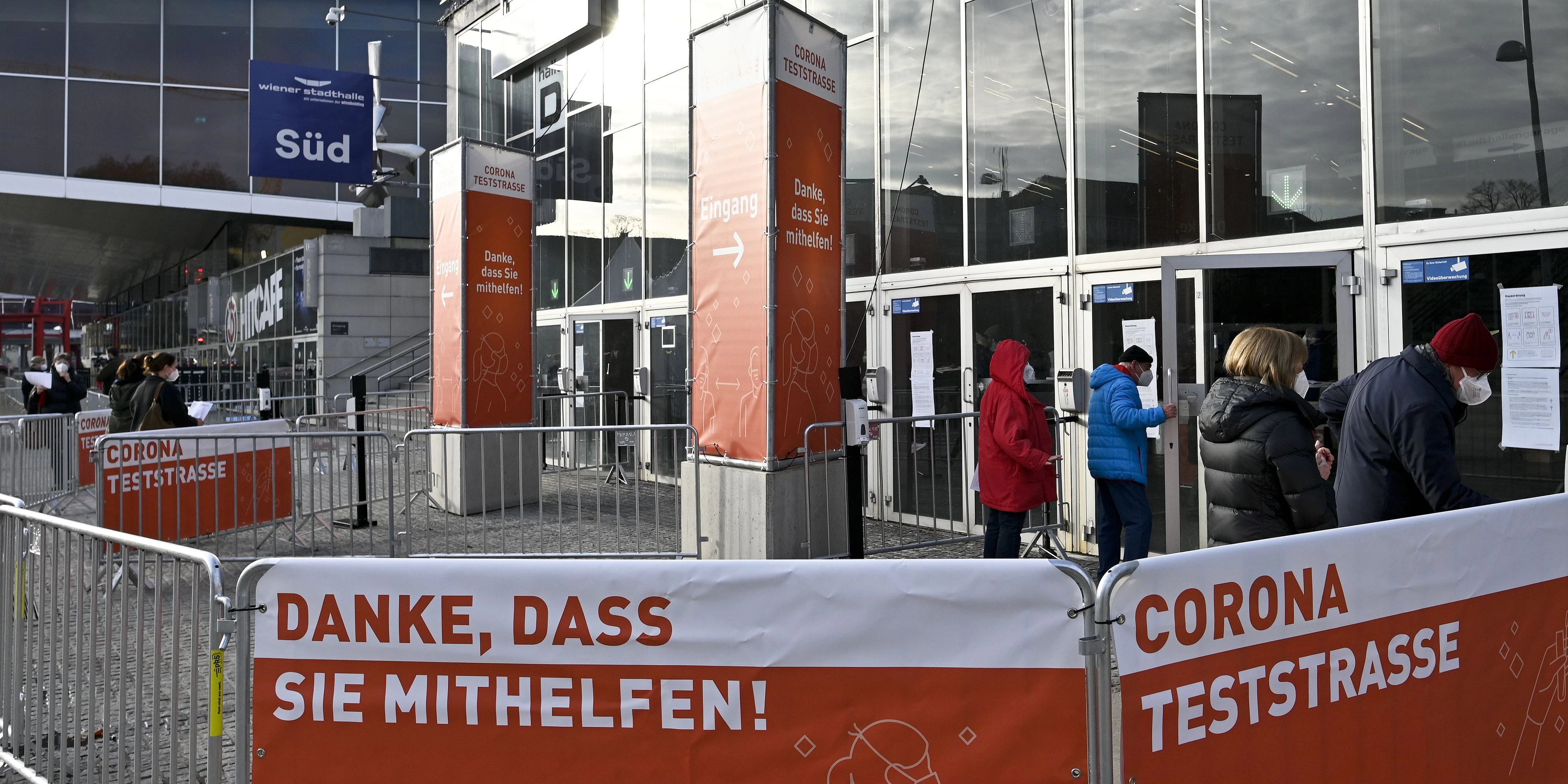 Vor der Stadthalle war am Freitag recht wenig los