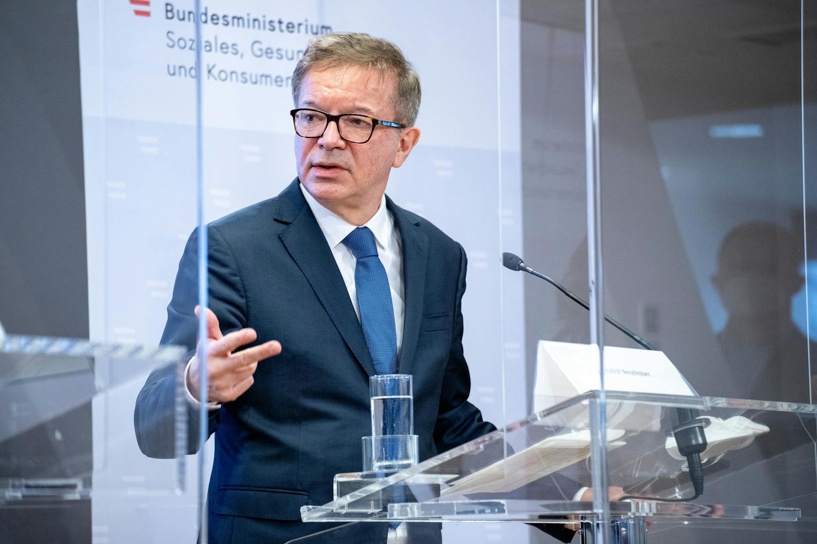 Gesundheitsminister Rudolf Anschober (GRÜNE) bei der Pressekonferenz am 08.01.2021 