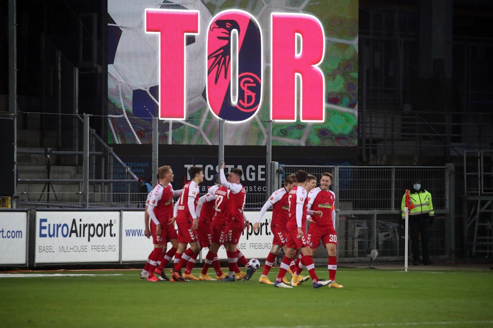 Philipp Lienhart trifft bei 5:0-Sieg. 