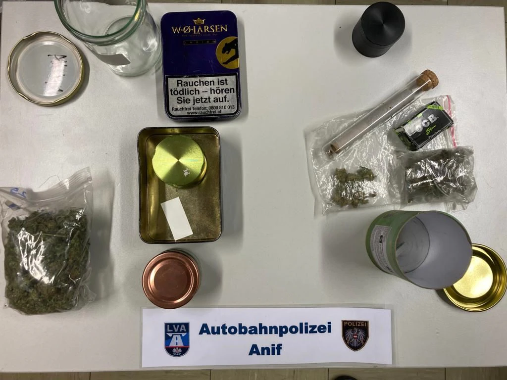 Die Polizei stellte das Suchtgiftmittel sicher.