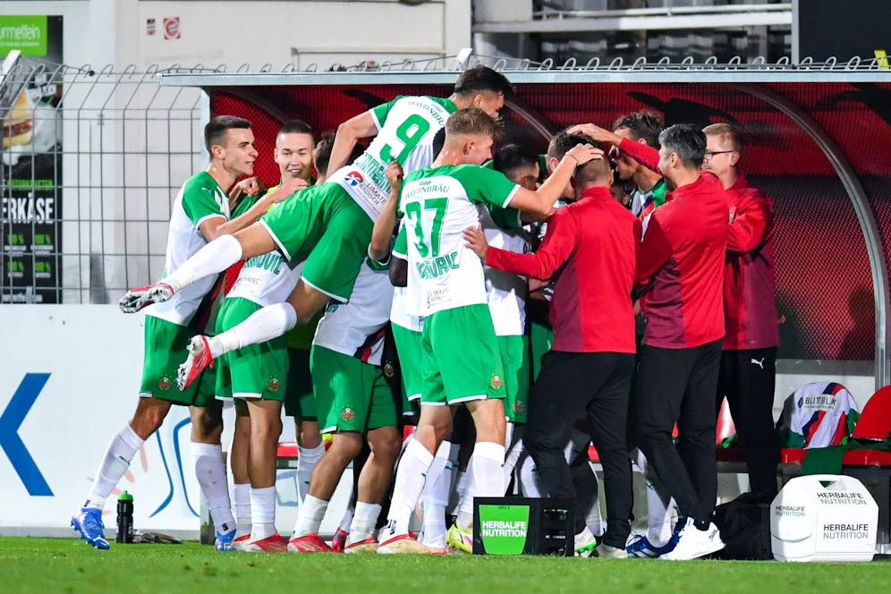 Rapid II feiert einen klaren Erfolg bei Vorwärts Steyr. 