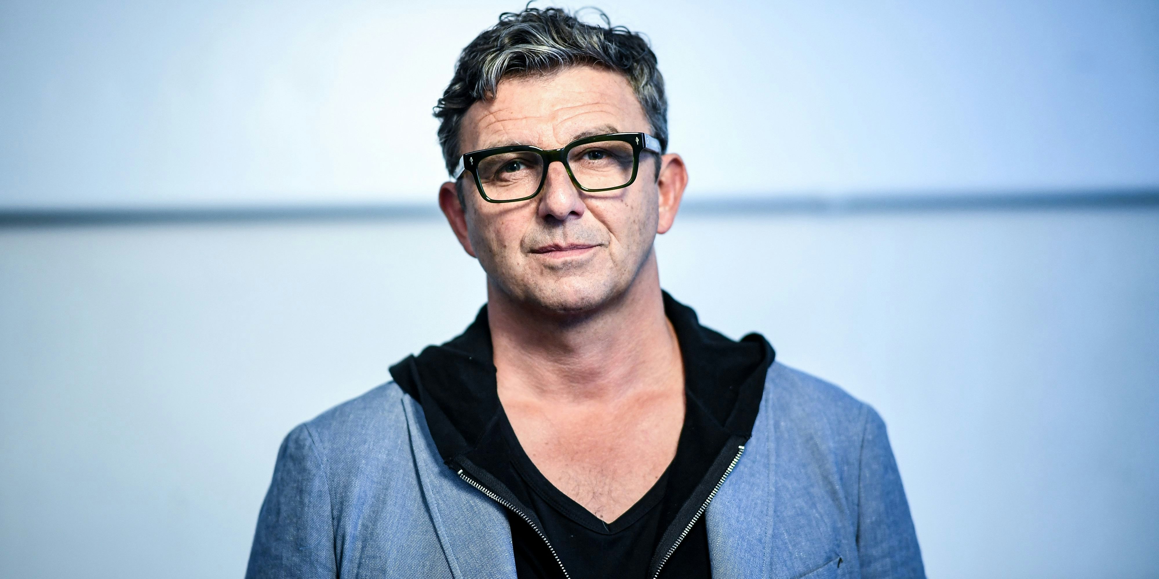 Download von www.picturedesk.com am 01.10.2021 (17:49).  26 May 2020, Berlin: The actor Hans Sigl on the verge of shooting a short film for the UNHCR (United Nations High Commissioner for Refugees. The German version of the poem "What They Took With Them" is being recorded. It deals with the objects that fugitives took with them on their escape. Photo: Britta Pedersen/dpa-Zentralbild/ZB - 20200526_PD10360 - Rechteinfo: Rights Managed (RM)