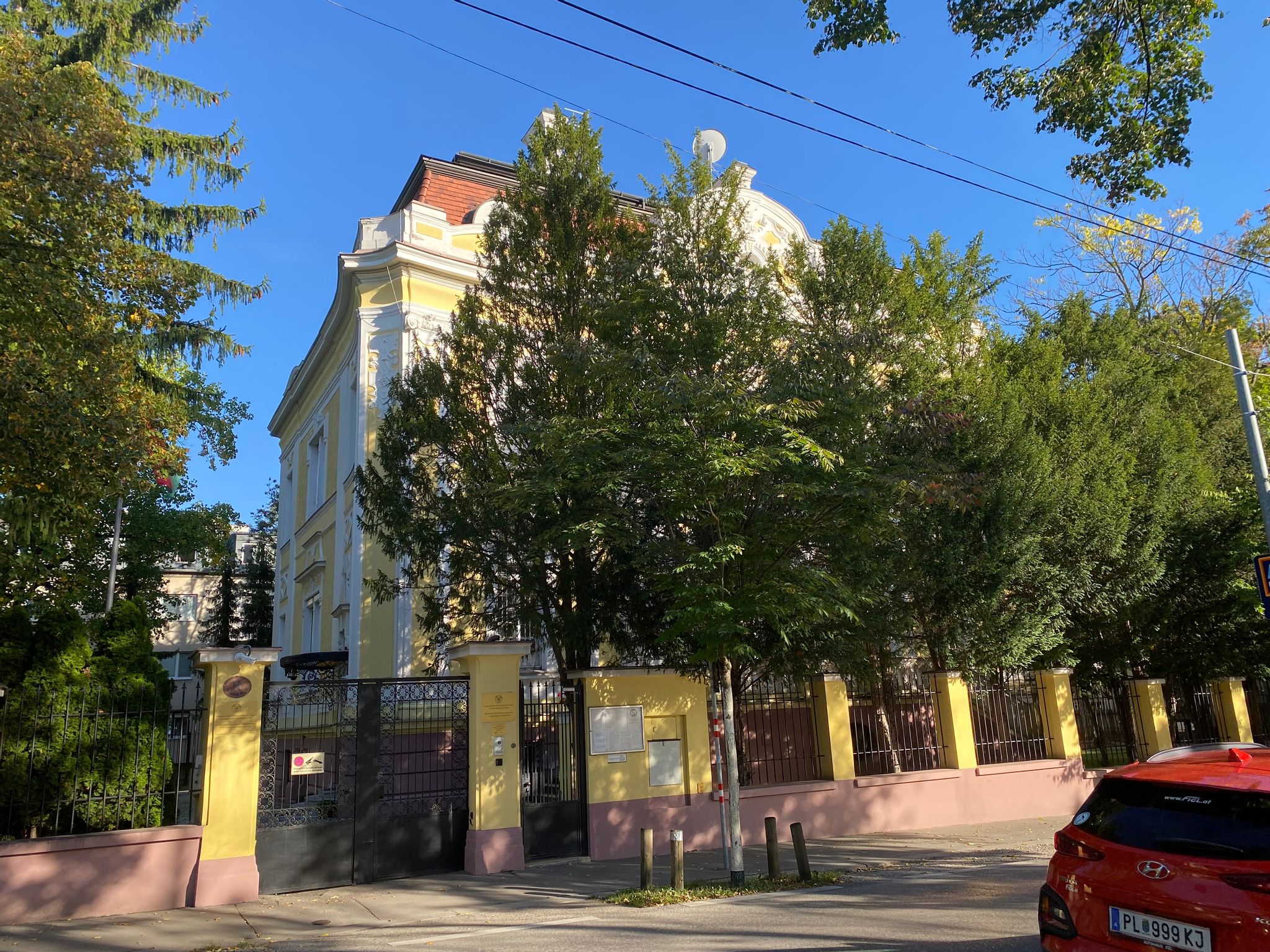 Vor der Botschaft von Belarus gab es am Freitag Bombenalarm.