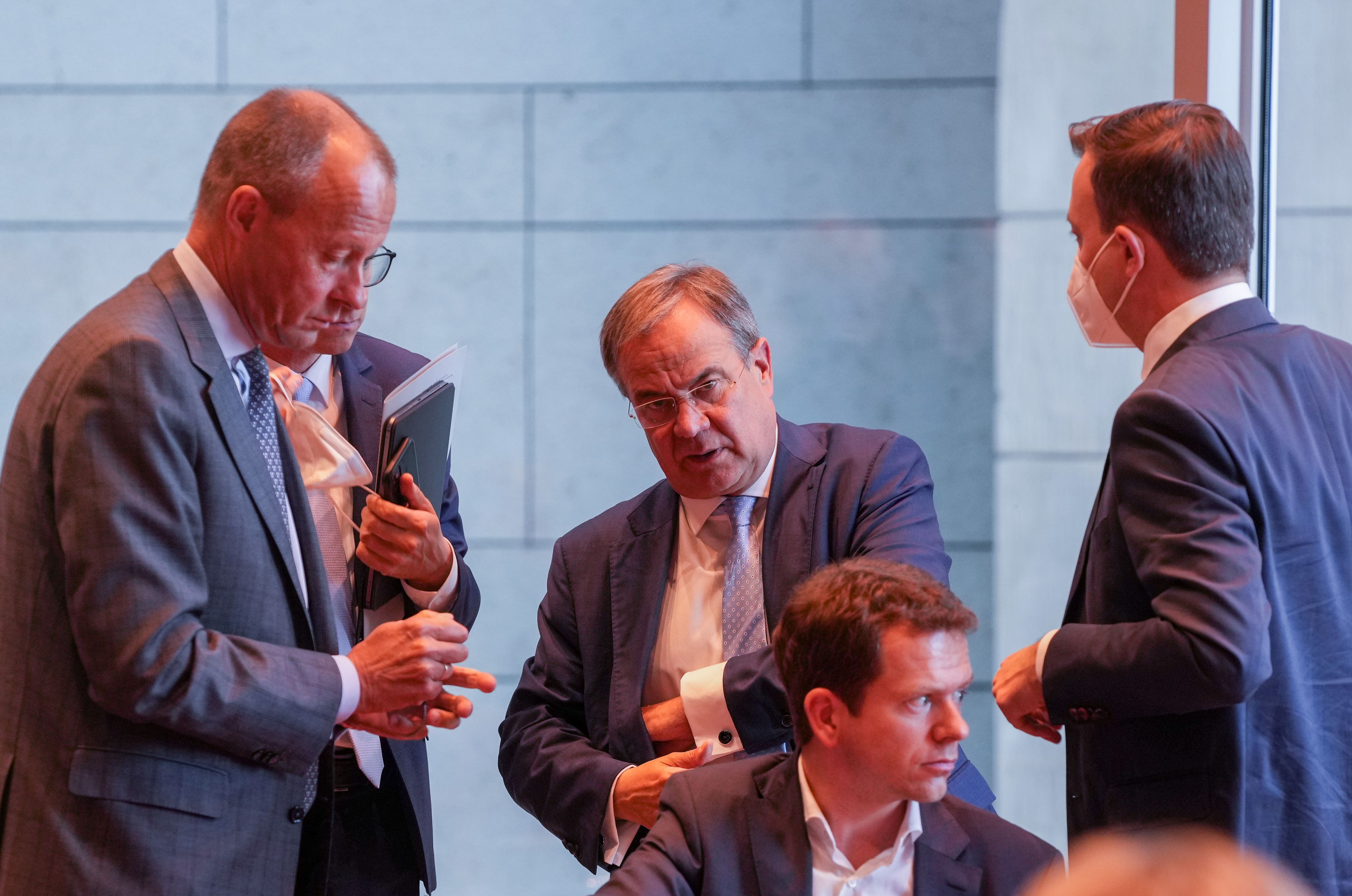 Sowohl die CDU/CSU als auch die SPD strecken ihre Fühler nach Koalitionspartnern aus.