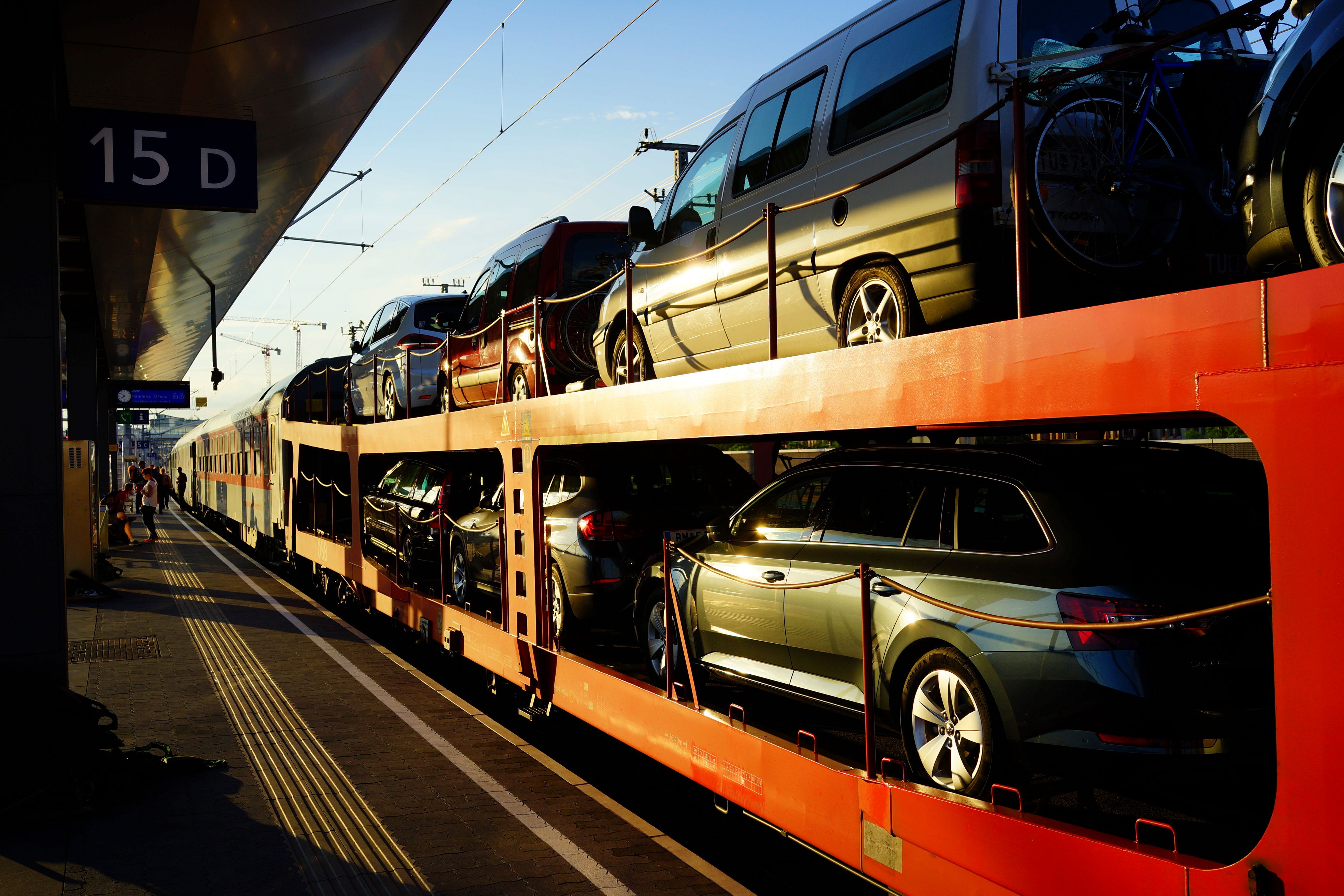 Autoreisezug in einem Wiener Bahnhof. Symbolbild.