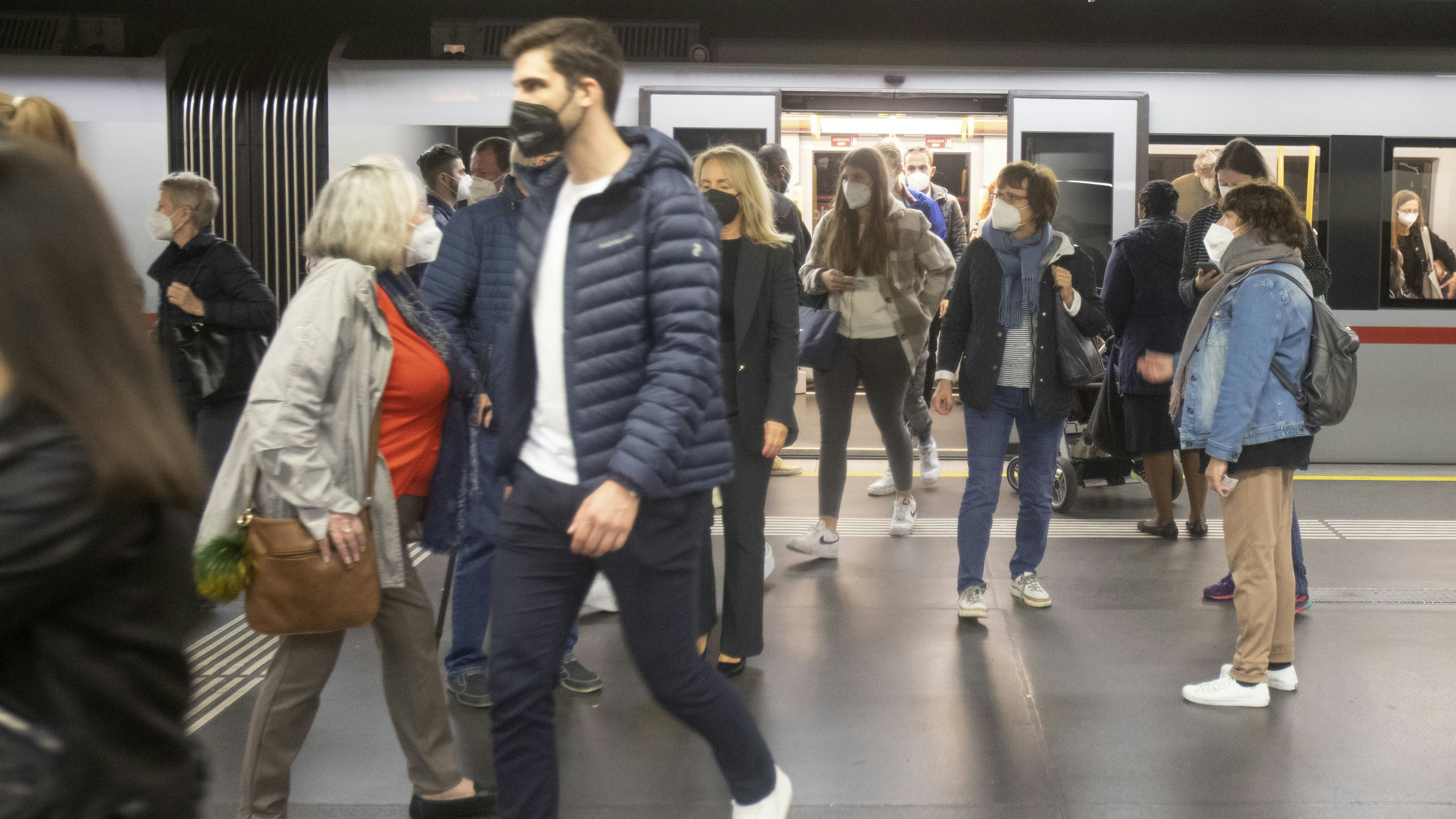 In allen öffentlichen Verkehrsmitteln in Österreich ist die FFP2-Maske Pflicht.