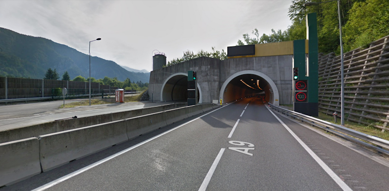 Das Nordportal des Lainbergtunnels. Am Samstag musste er für den Verkehr gesperrt werden.