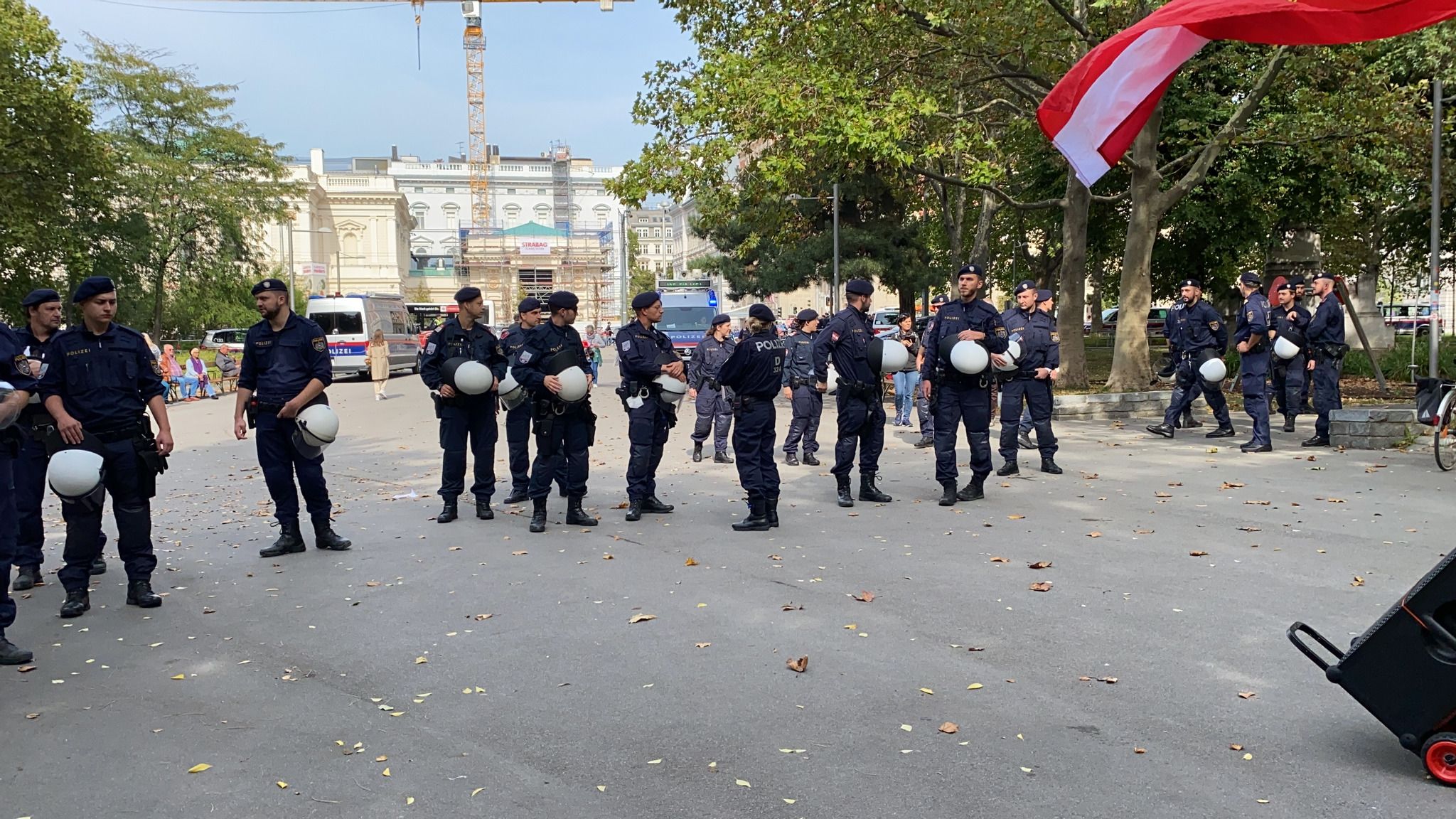Am Samstag gingen Hunderte Menschen in Wien gegen die Corona-Maßnahmen auf die Straße.