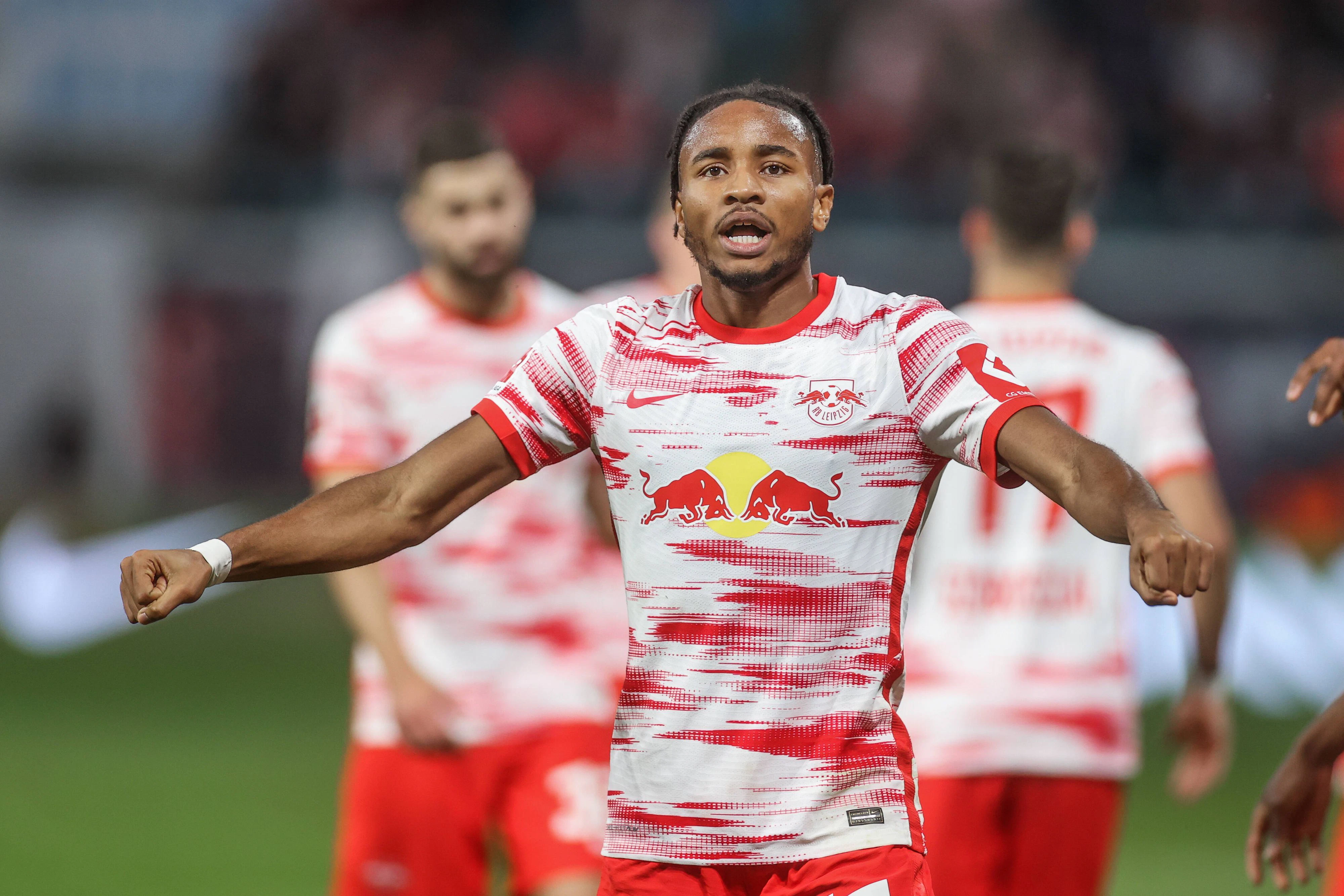RB Leipzig feiert den späten Heimsieg gegen Bochum. 