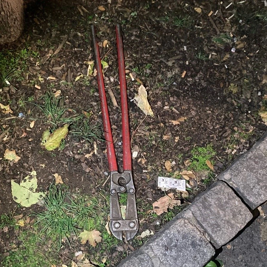 Zuvor hantierten die Jungen vermutlich an zwei Pkws