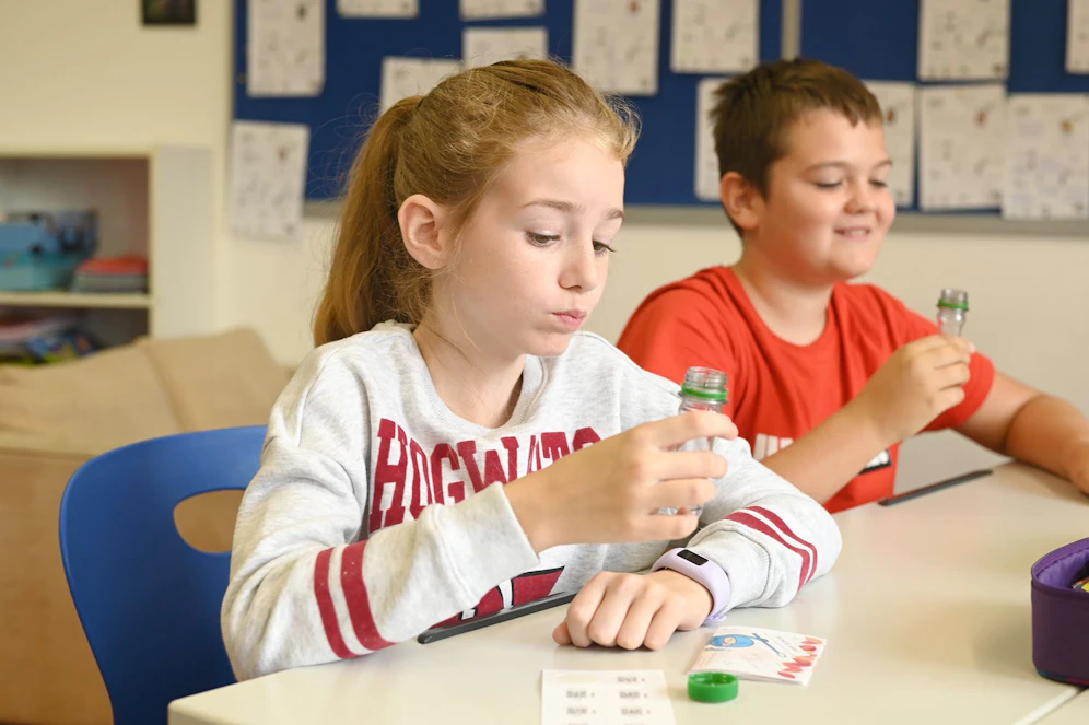 Schüler bei Gurgeltest