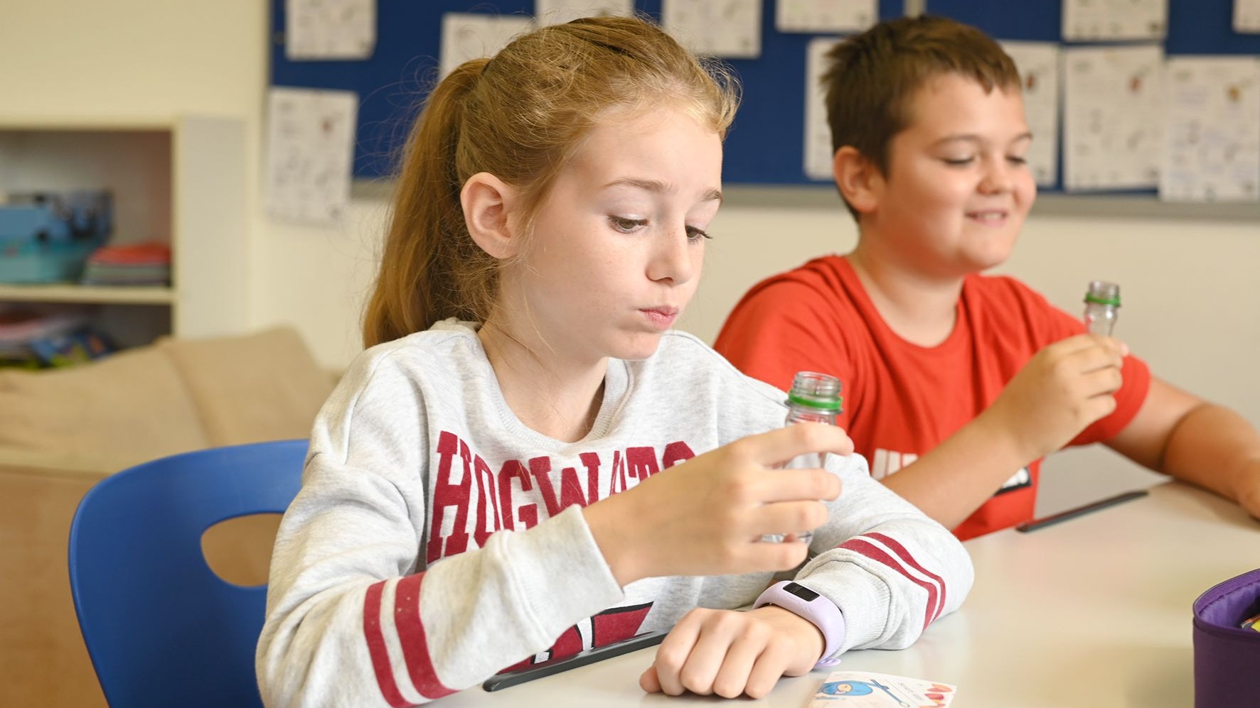 Schüler bei Gurgeltest